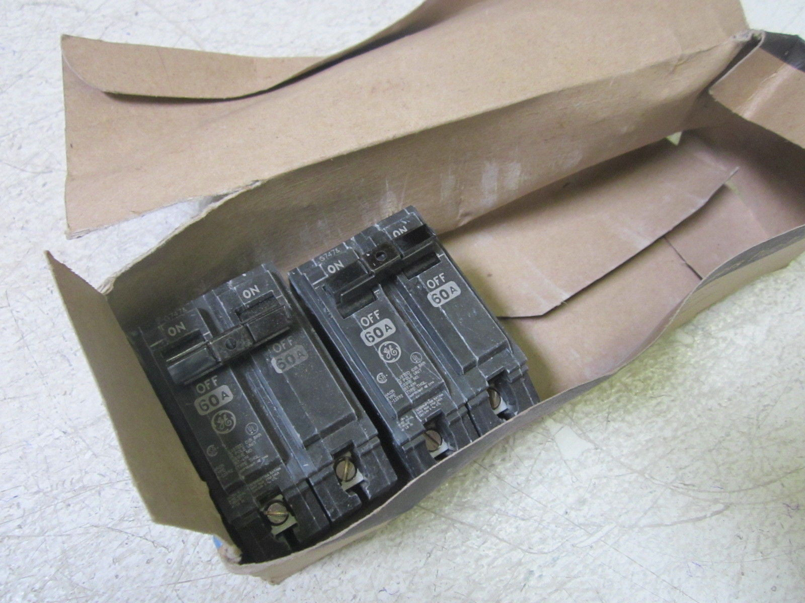 LOT OF 2 GENERAL ELECTRIC THQL2160 CIRCUIT BREAKER *NEW IN BOX*