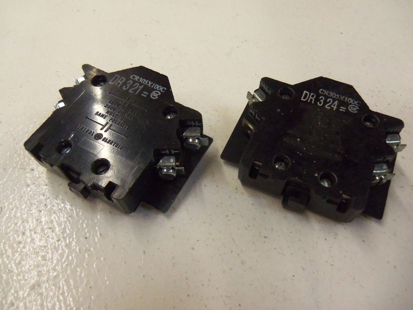 LOT OF 2 GENERAL ELECTRIC CR305X100C 600V *USED*