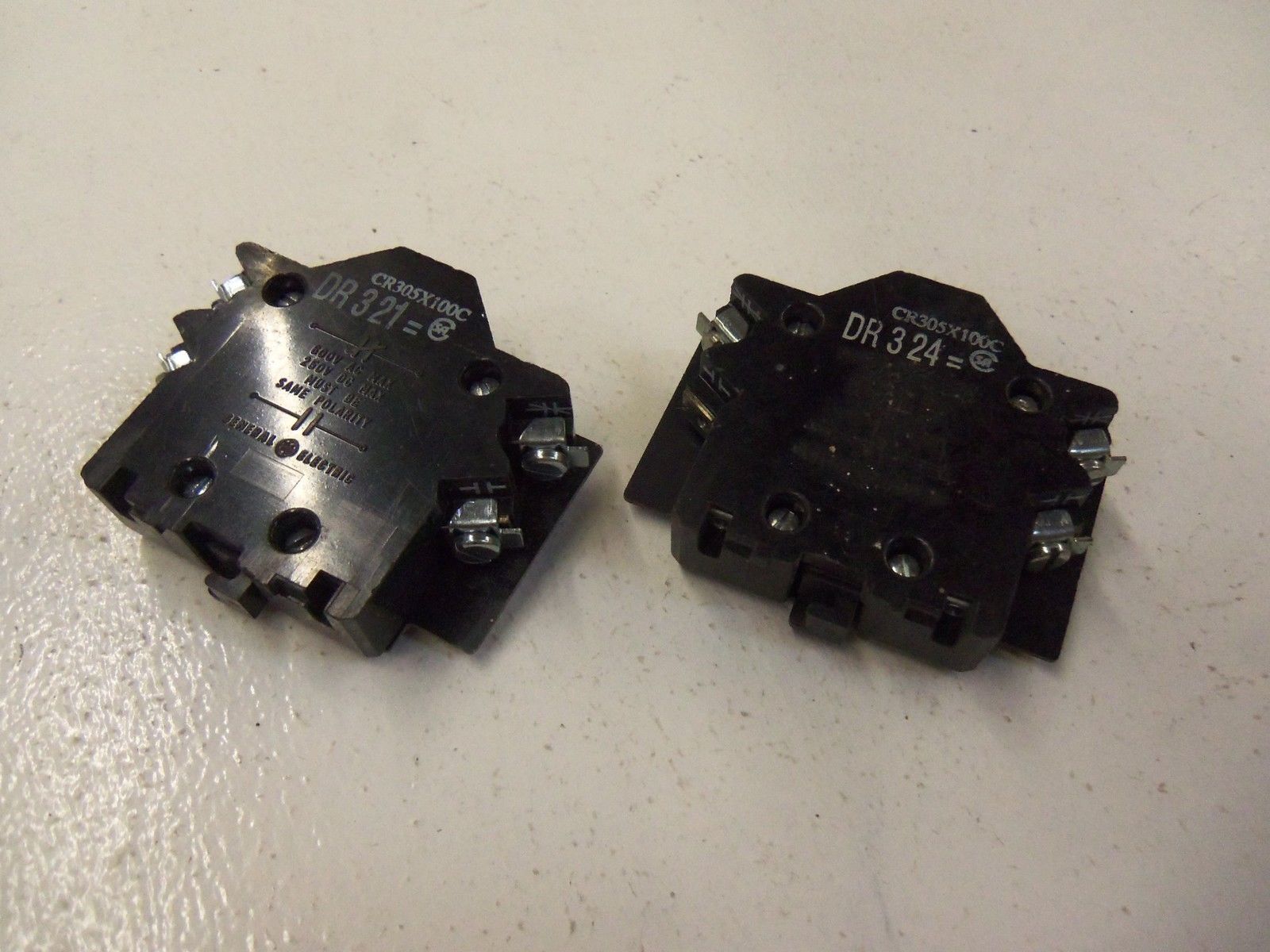 LOT OF 2 GENERAL ELECTRIC CR305X100C 600V *USED*