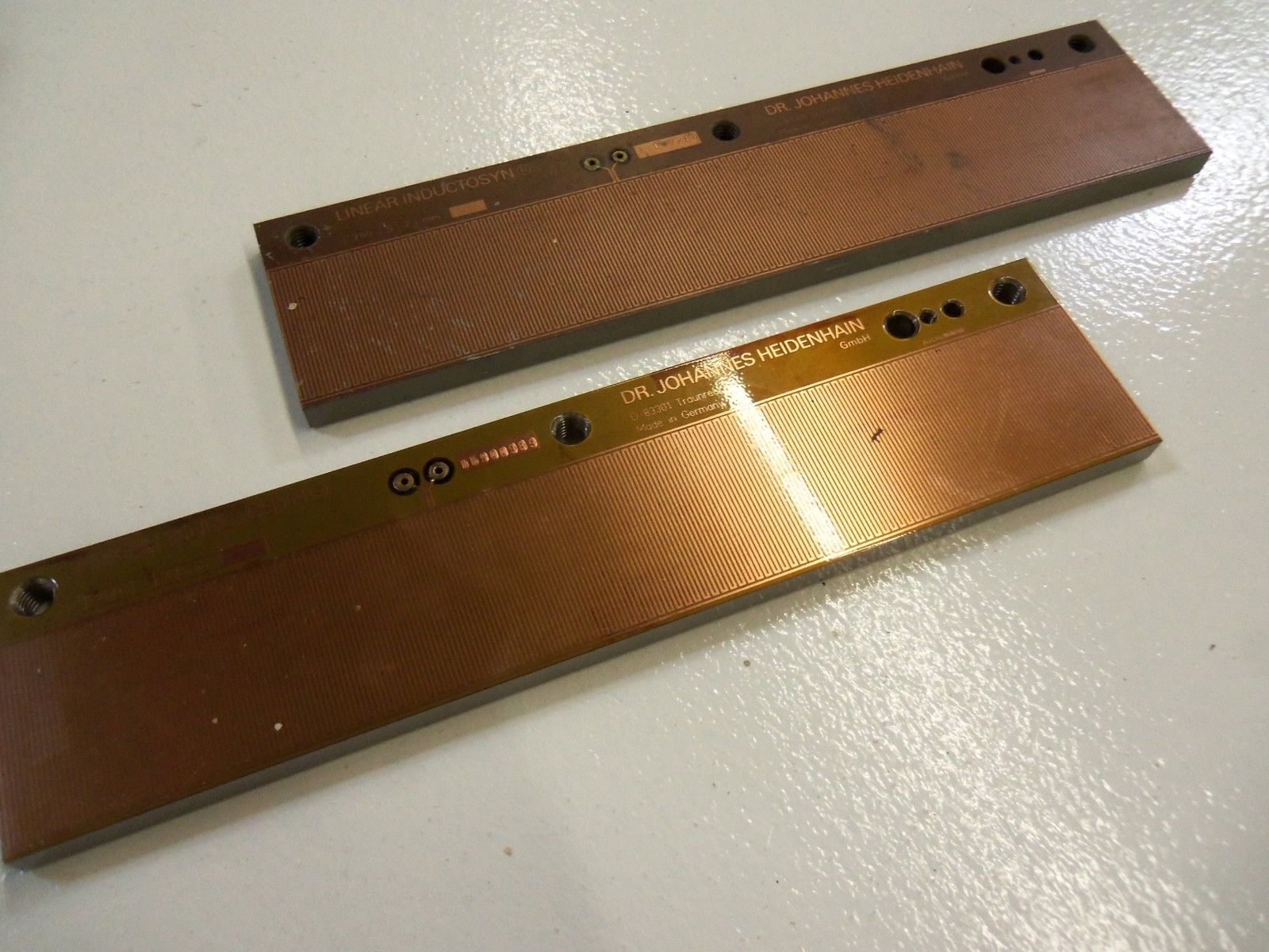 LOT OF 2 HEIDENHAIN D 83301 *USED*