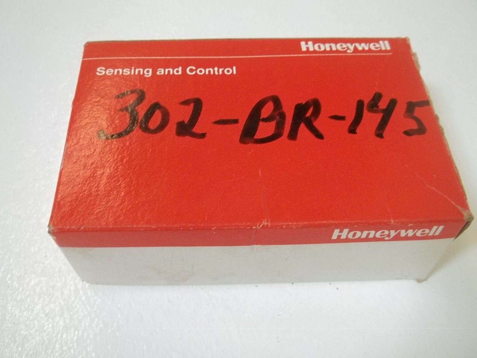LOT OF 2 HONEYWELL 8MA2 MOUNTING BRACKET *NEW IN BOX*
