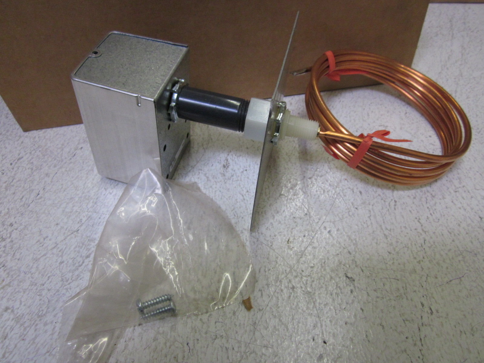 LOT OF 2 INVENSYS TS-8405 SOLID STATE DUCT SENSOR 5FT. LONG *NEW IN BOX*