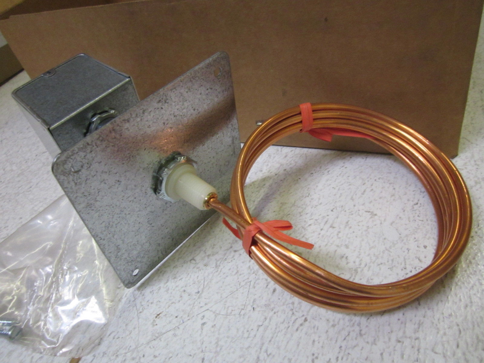 LOT OF 2 INVENSYS TS-8405 SOLID STATE DUCT SENSOR 5FT. LONG *NEW IN BOX*