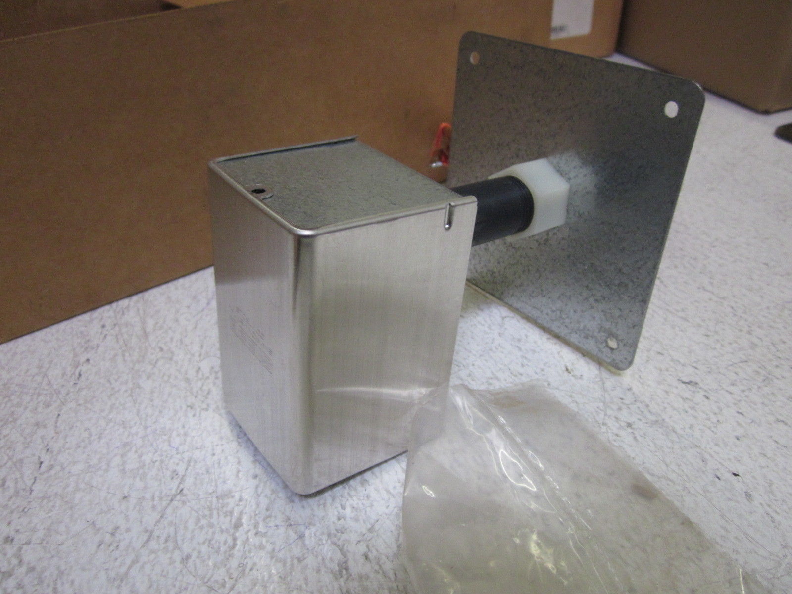LOT OF 2 INVENSYS TS-8405 SOLID STATE DUCT SENSOR 5FT. LONG *NEW IN BOX*