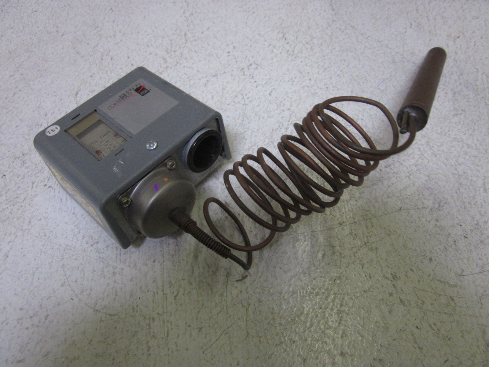 LOT OF 2 JOHNSON CONTROLS A72AA-22 *USED*