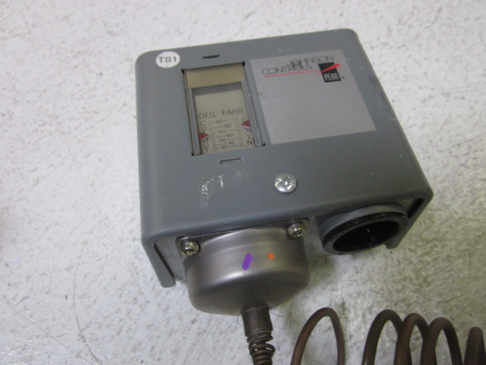 LOT OF 2 JOHNSON CONTROLS A72AA-22 *USED*