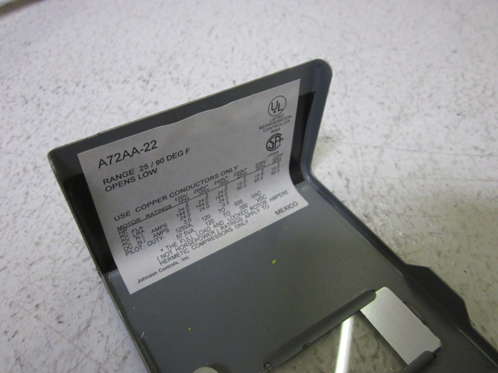 LOT OF 2 JOHNSON CONTROLS A72AA-22 *USED*