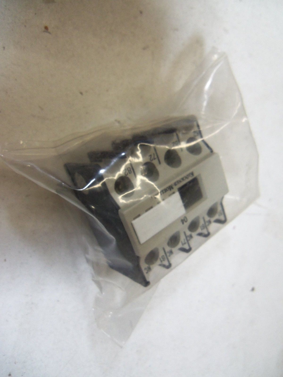 LOT OF 2 KLOCKNER MOELLER 04 DIL *NEW NO BOX*