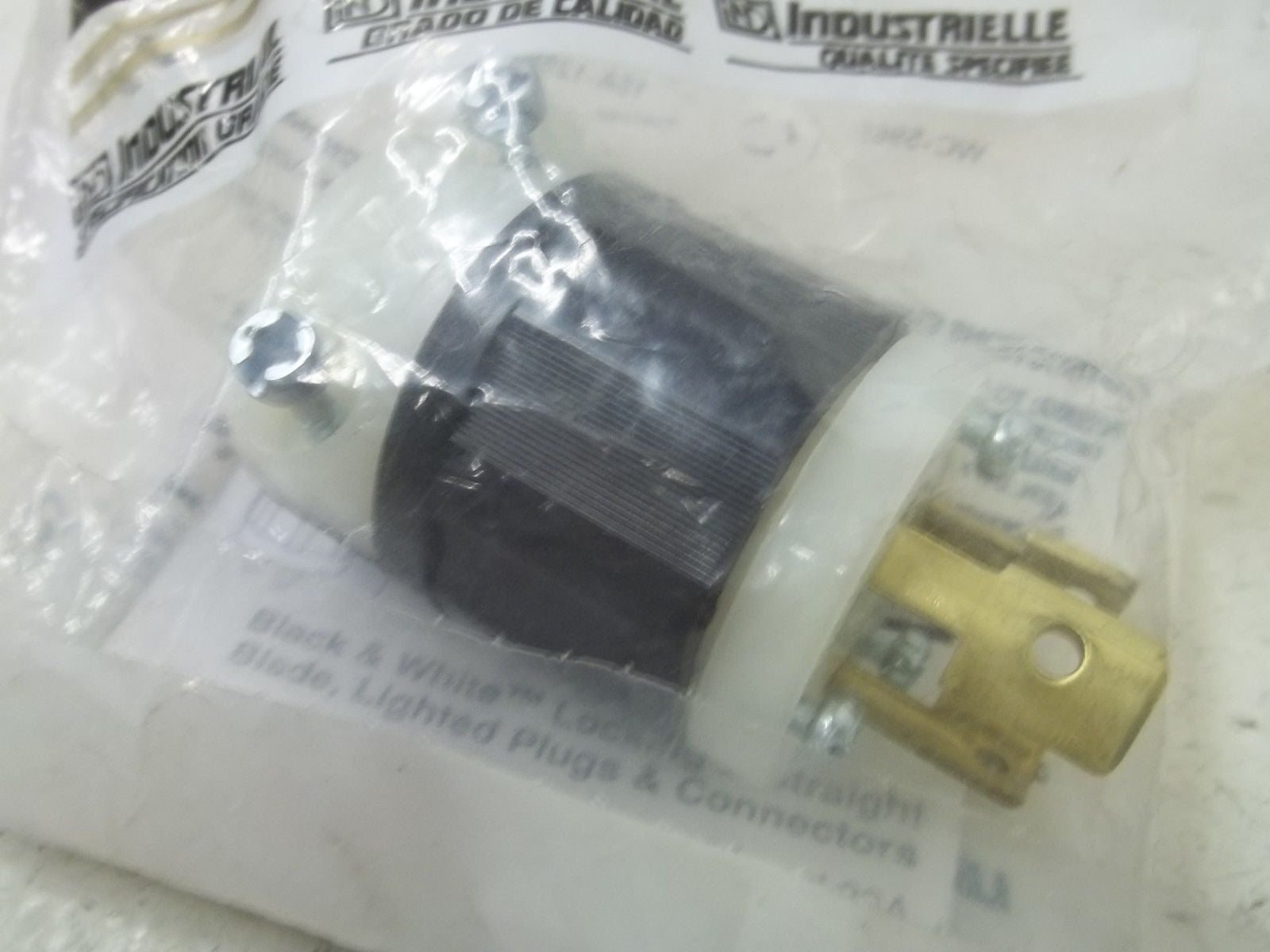 LOT OF 2 LEVITON 4720-PLC PLUG *NEW IN A FACTORY BAG*