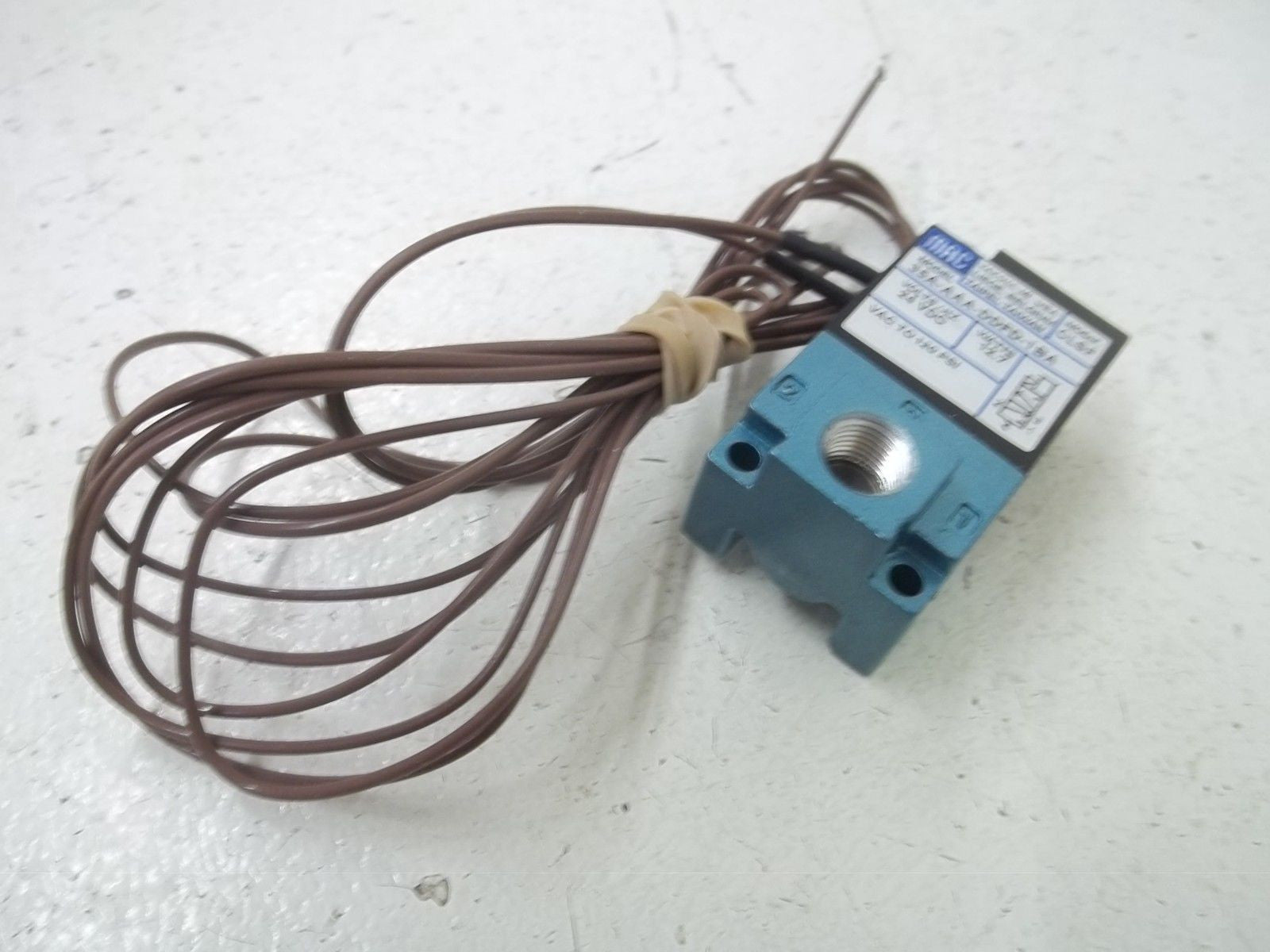 LOT OF 2 MAC 35A-AAA-DDFD-1BA SOLENOID VALVE *NEW IN BOX*