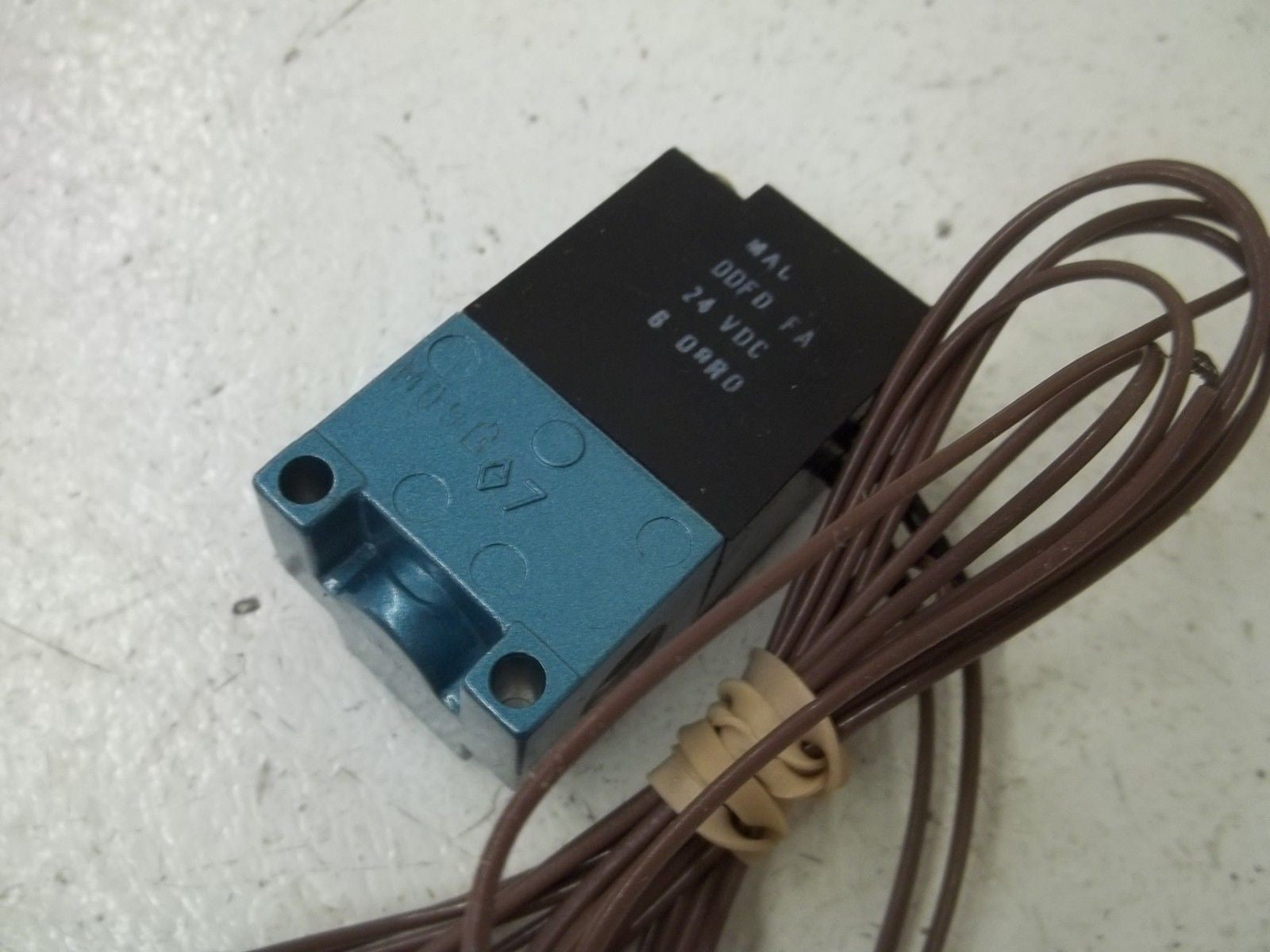 LOT OF 2 MAC 35A-AAA-DDFD-1BA SOLENOID VALVE *NEW IN BOX*