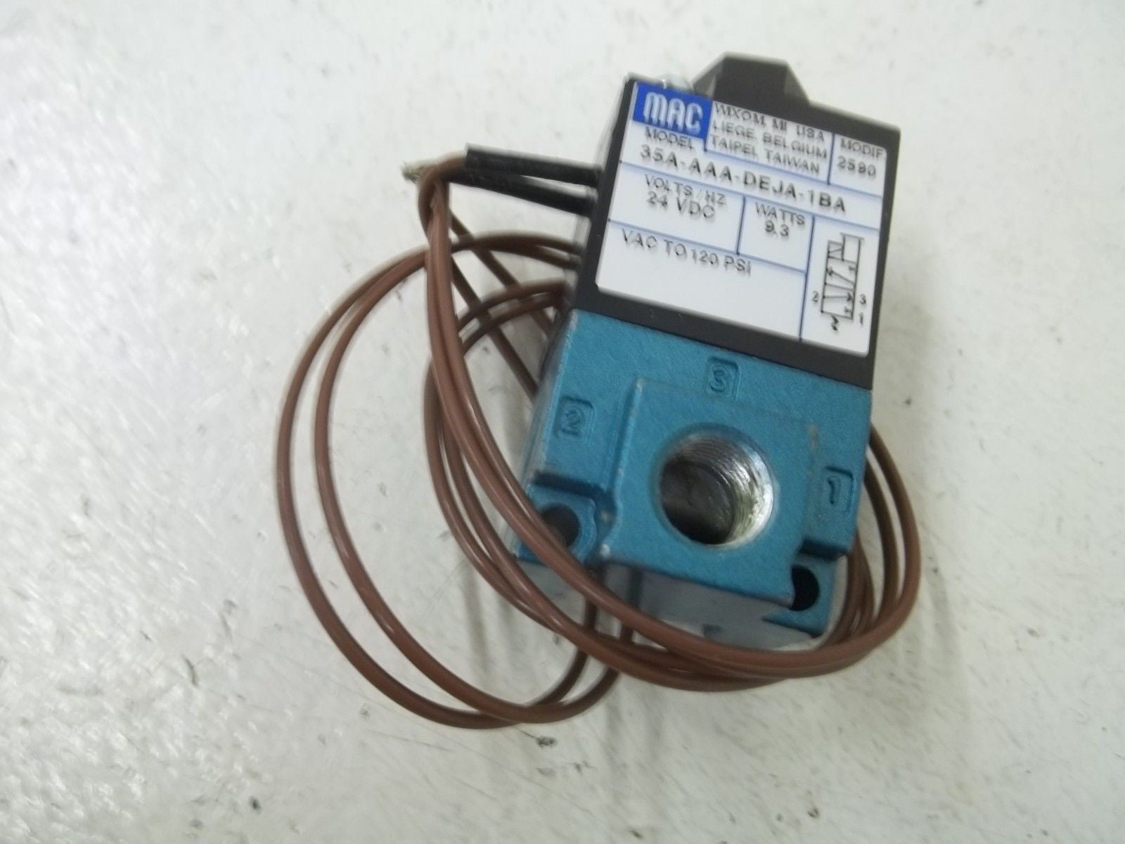 LOT OF 2 MAC 35A-AAA-DEJA-1BA SOLENOID VALVE *NEW IN BOX*