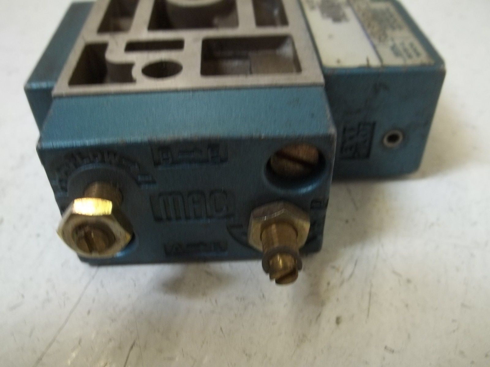 LOT OF 2 MAC 714C-12-PI-612BA (AS PICTURED) *USED*