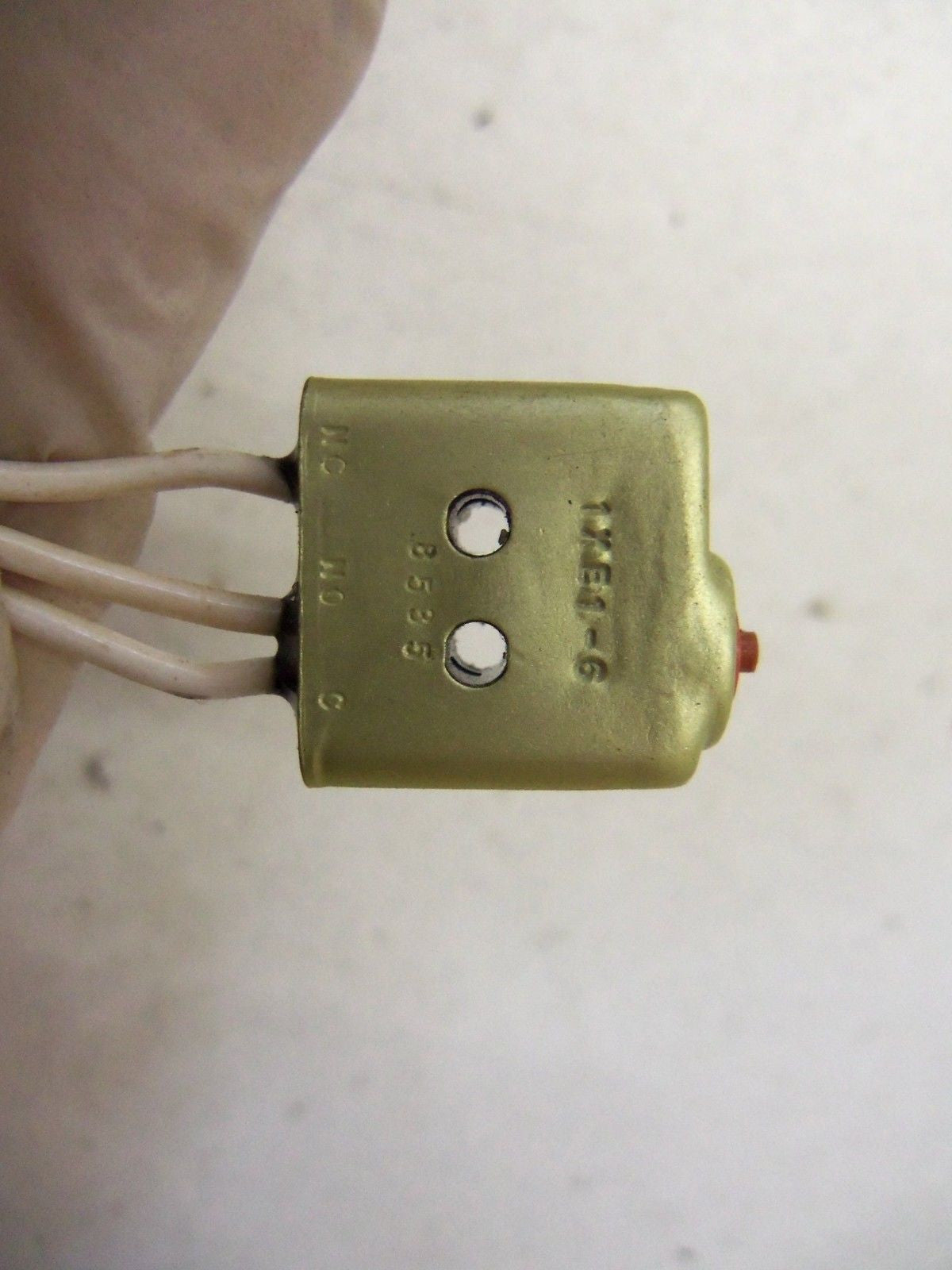 LOT OF 2 MICROSWITCH 1XE1-6 *USED*