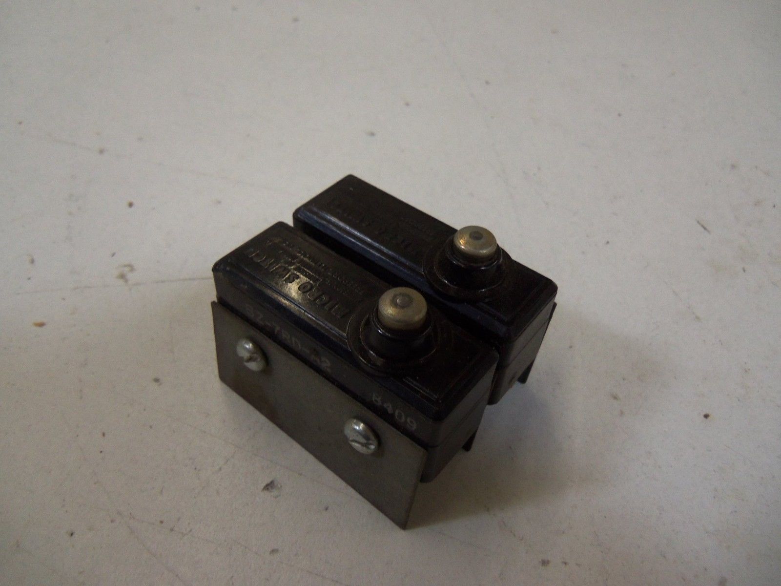 LOT OF 2 MICROSWITCH BZ-7RD-A2 *USED*