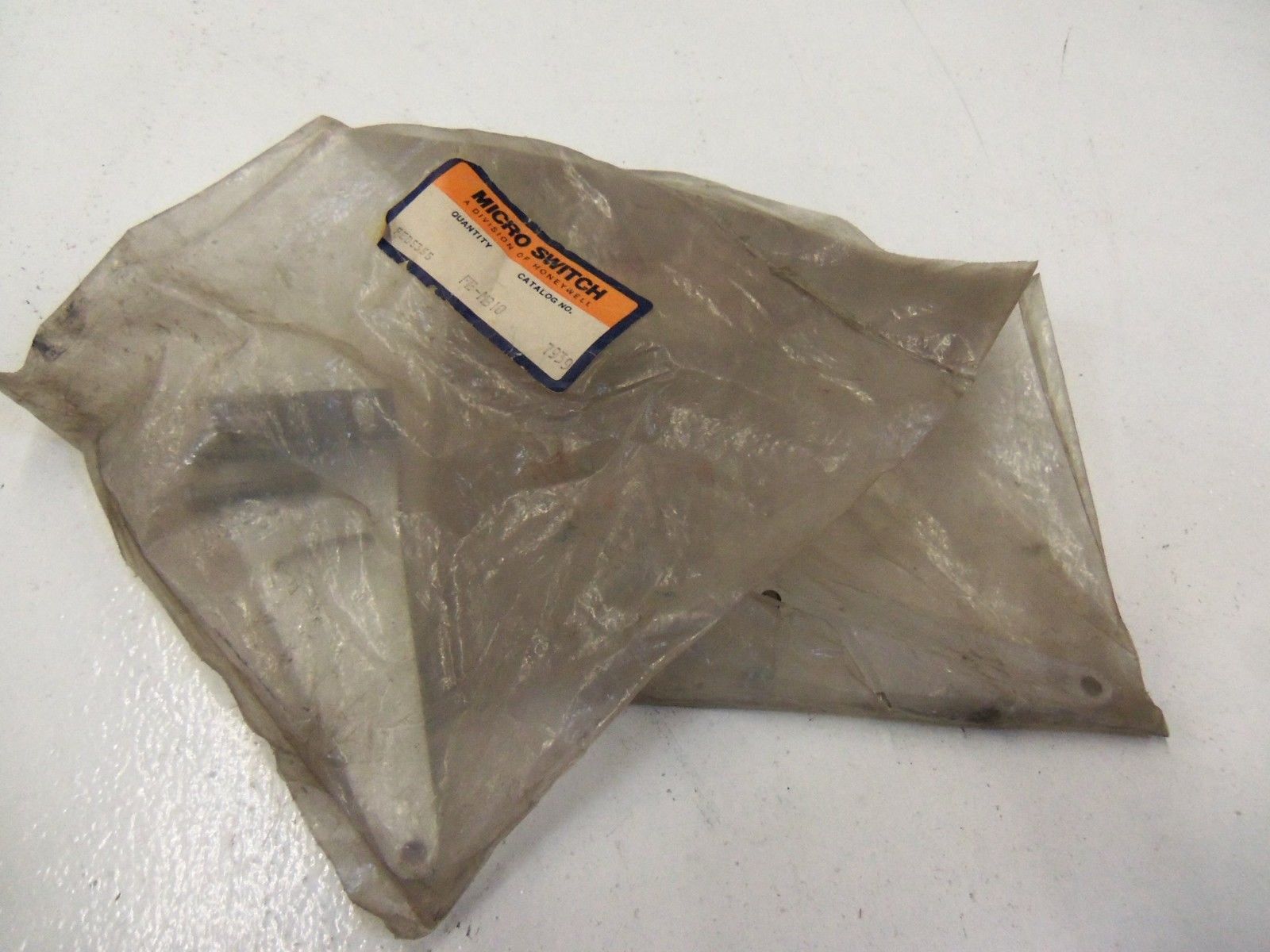 LOT OF 2 MICROSWITCH FE-MB10 *NEW IN BAG*