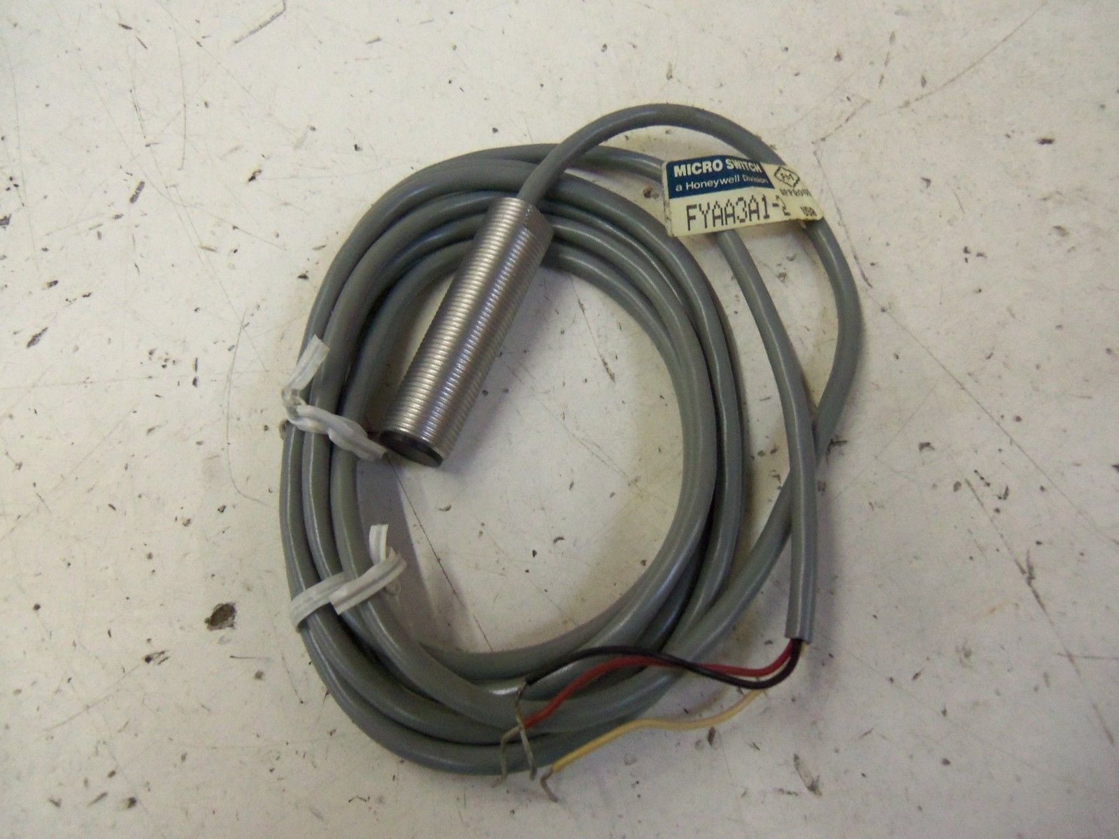 LOT OF 2 MICROSWITCH FYAA3A1-2 *USED*