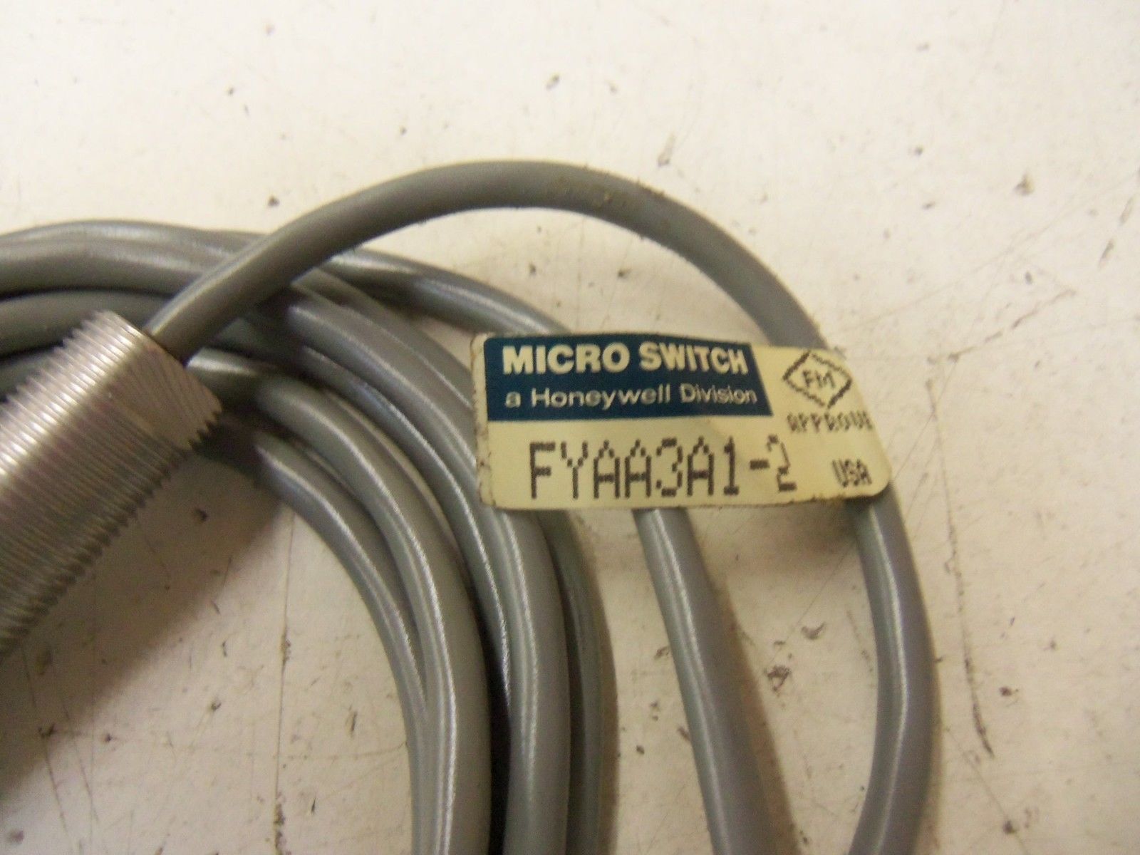 LOT OF 2 MICROSWITCH FYAA3A1-2 *USED*