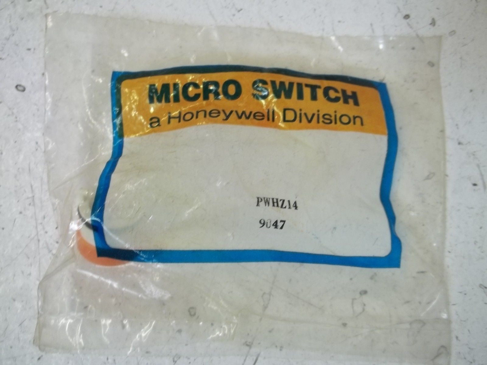LOT OF 2 MICROSWITCH PWHZ14 LENS EXTENDED ORANGE *NEW IN A FACTORY BAG*