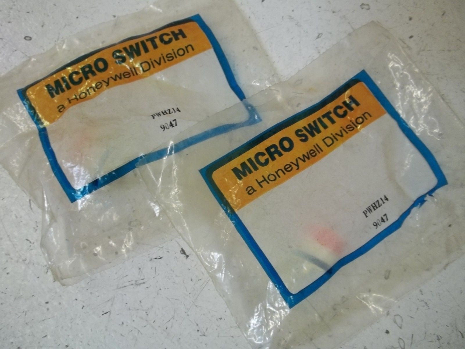 LOT OF 2 MICROSWITCH PWHZ14 LENS EXTENDED ORANGE *NEW IN A FACTORY BAG*