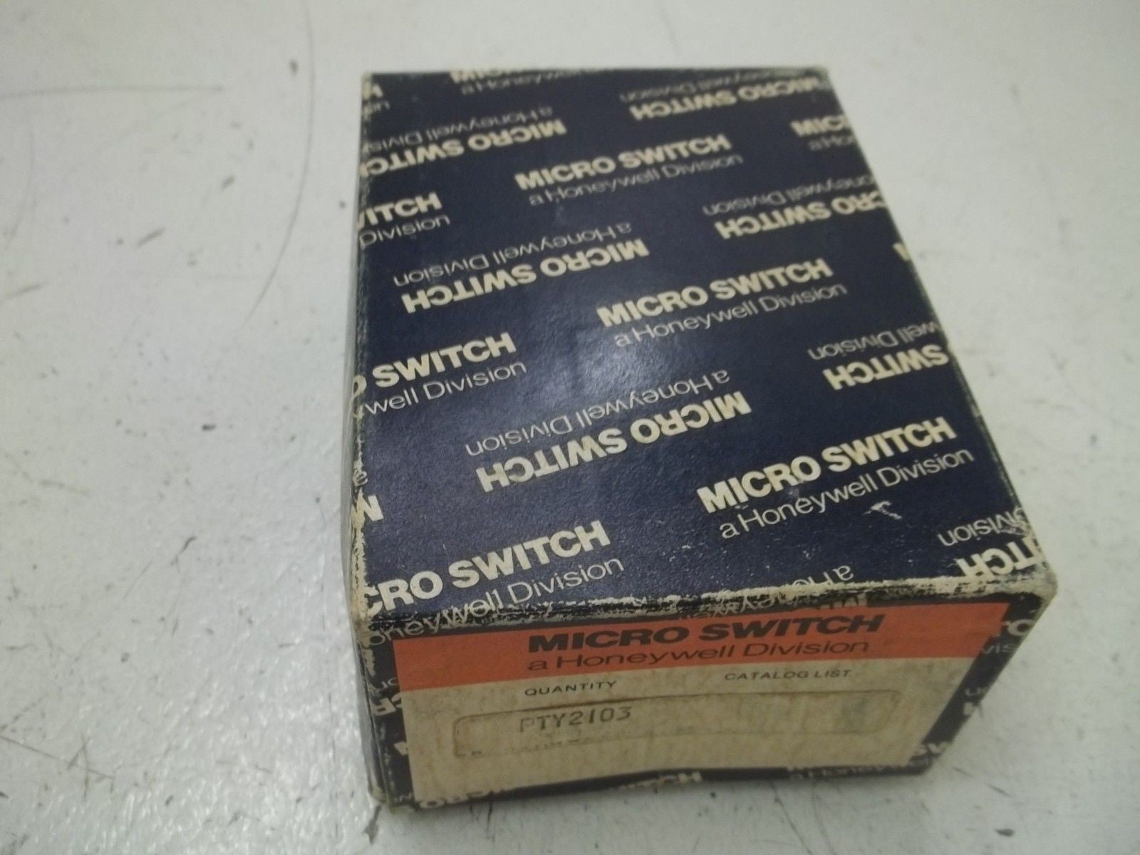 LOT OF 2 MICROSWITCH PTY2103 PUSHBUTTON *NEW IN BOX*