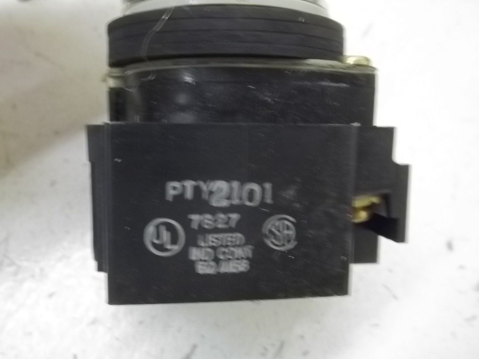LOT OF 2 MICROSWITCH PTY2103 PUSHBUTTON *NEW IN BOX*