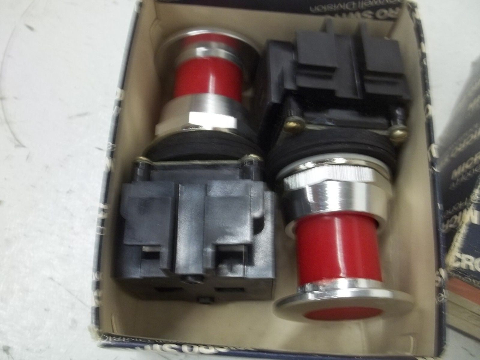 LOT OF 2 MICROSWITCH PTY2103 PUSHBUTTON *NEW IN BOX*
