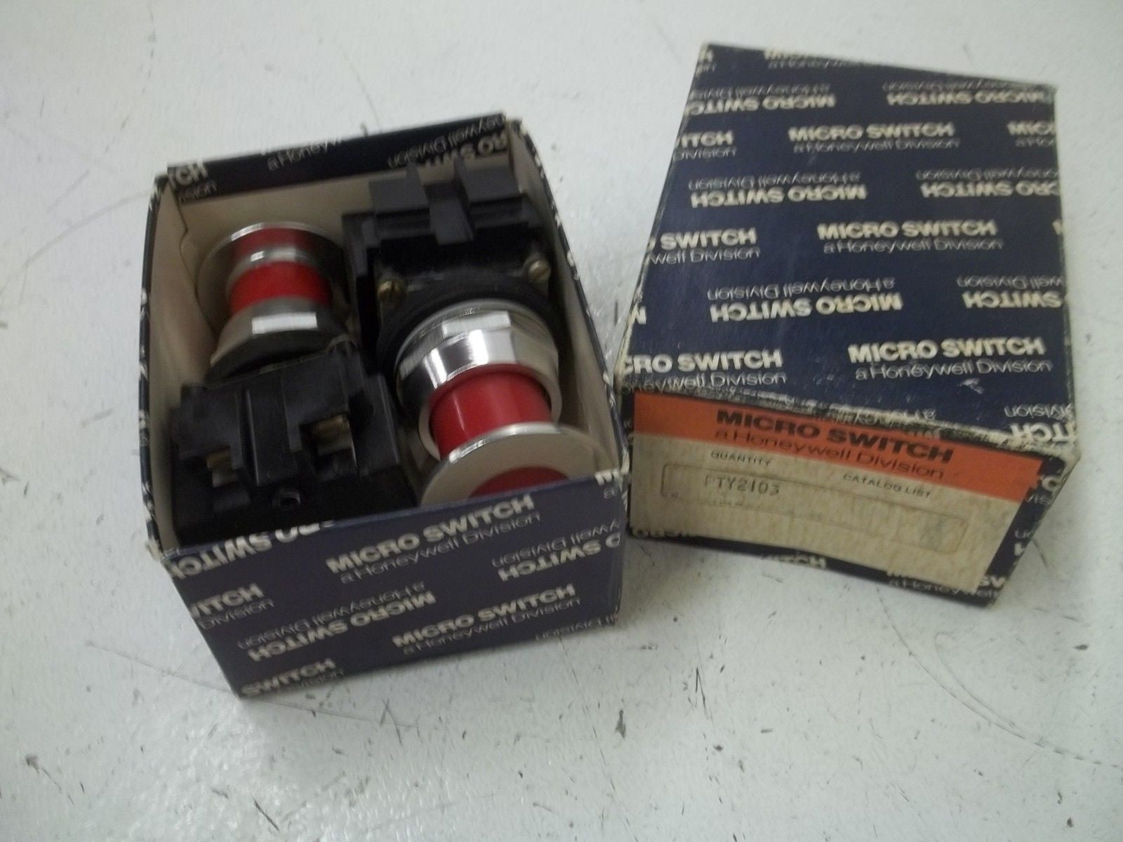 LOT OF 2 MICROSWITCH PTY2103 PUSHBUTTON *NEW IN BOX*