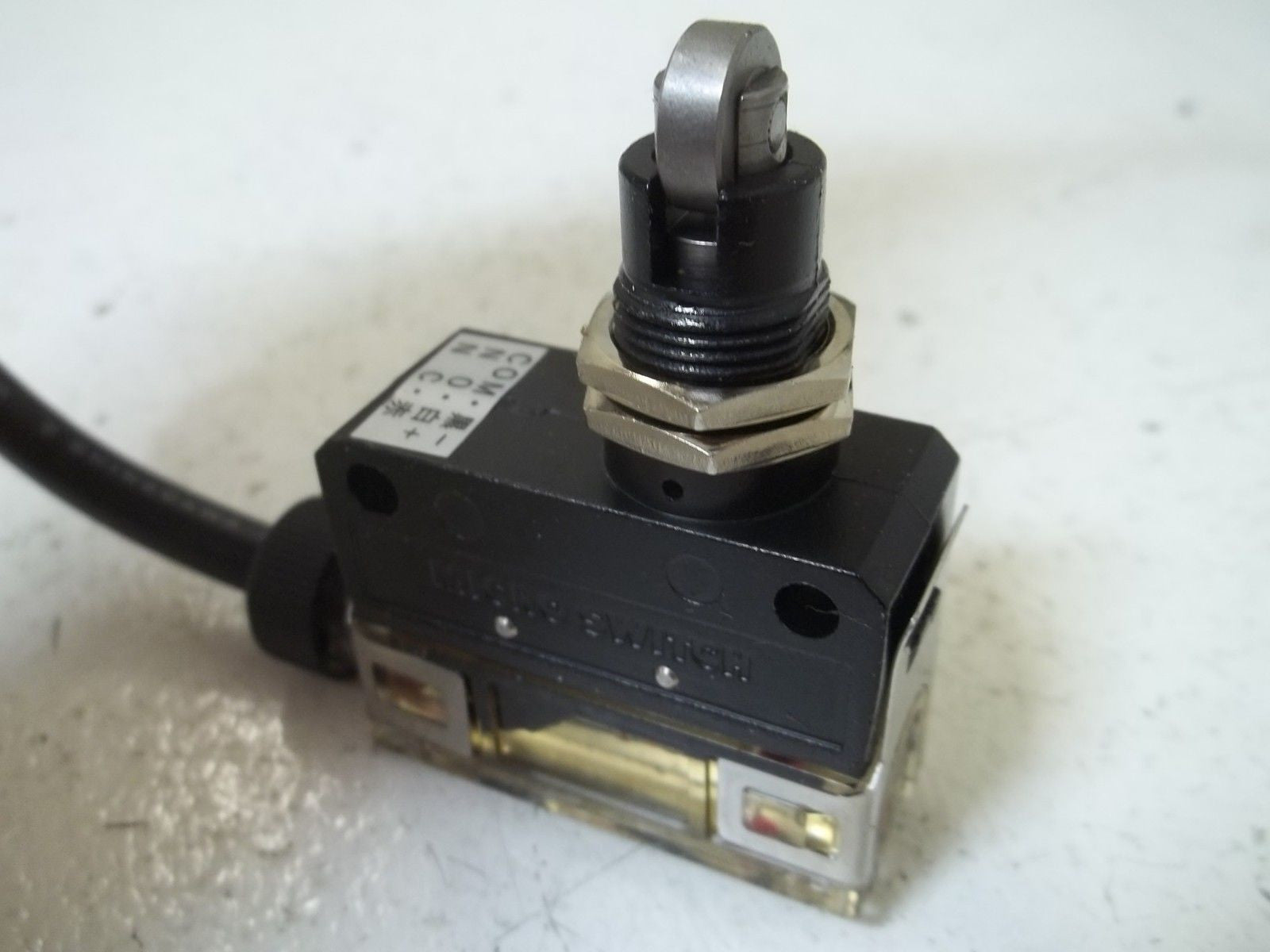 LOT OF 2 MICROSWITCH SL1-DKFXG2 LIMIT SWITCH *USED*