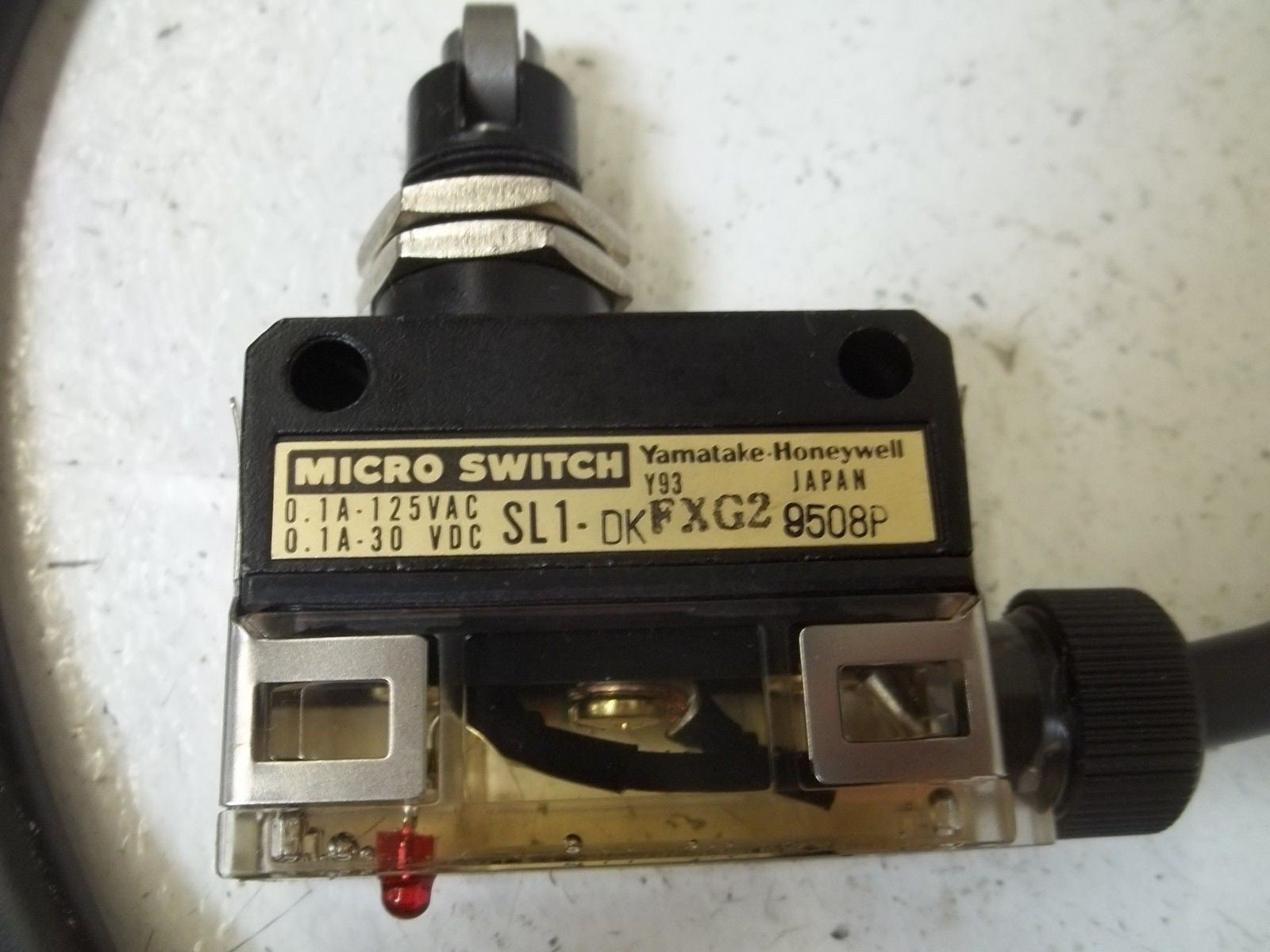 LOT OF 2 MICROSWITCH SL1-DKFXG2 LIMIT SWITCH *USED*