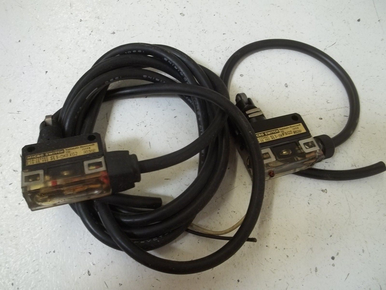 LOT OF 2 MICROSWITCH SL1-DKFXG2 LIMIT SWITCH *USED*