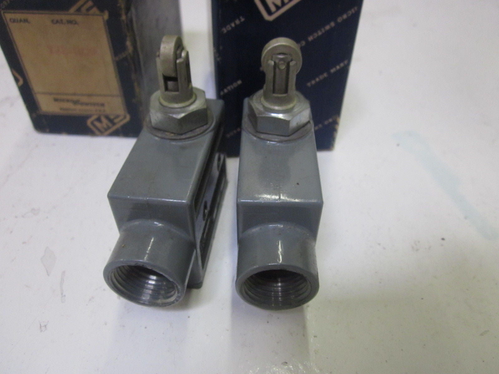 LOT OF 2 MICROSWITCH YZE-RQ9 *NEW IN BOX*