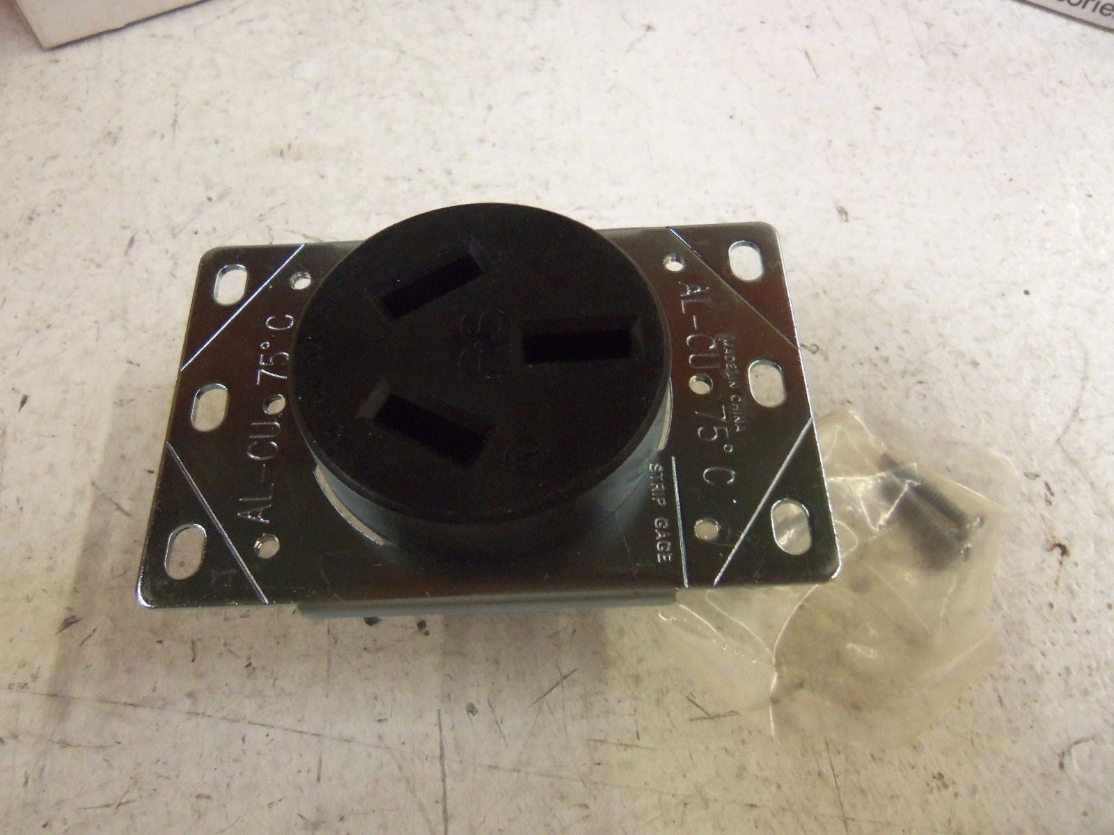 PASS & SEYMOUR 3890 RANGE RECEPTACLE *NEW IN BOX*
