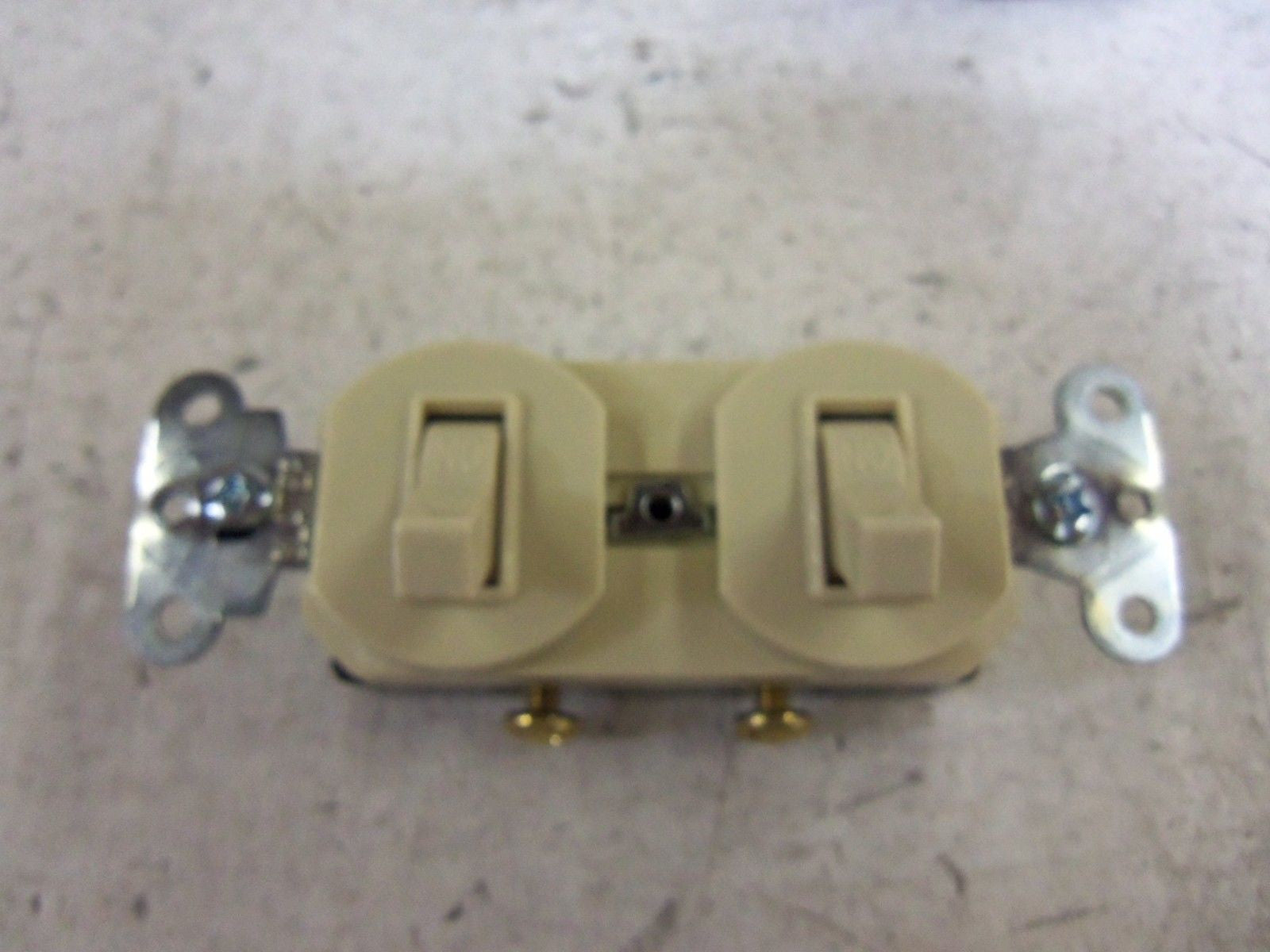LOT OF 2  PASS & SEYMOUR 690-I DEVICE TWO 1 POLE SWITCH *NEW IN BOX*