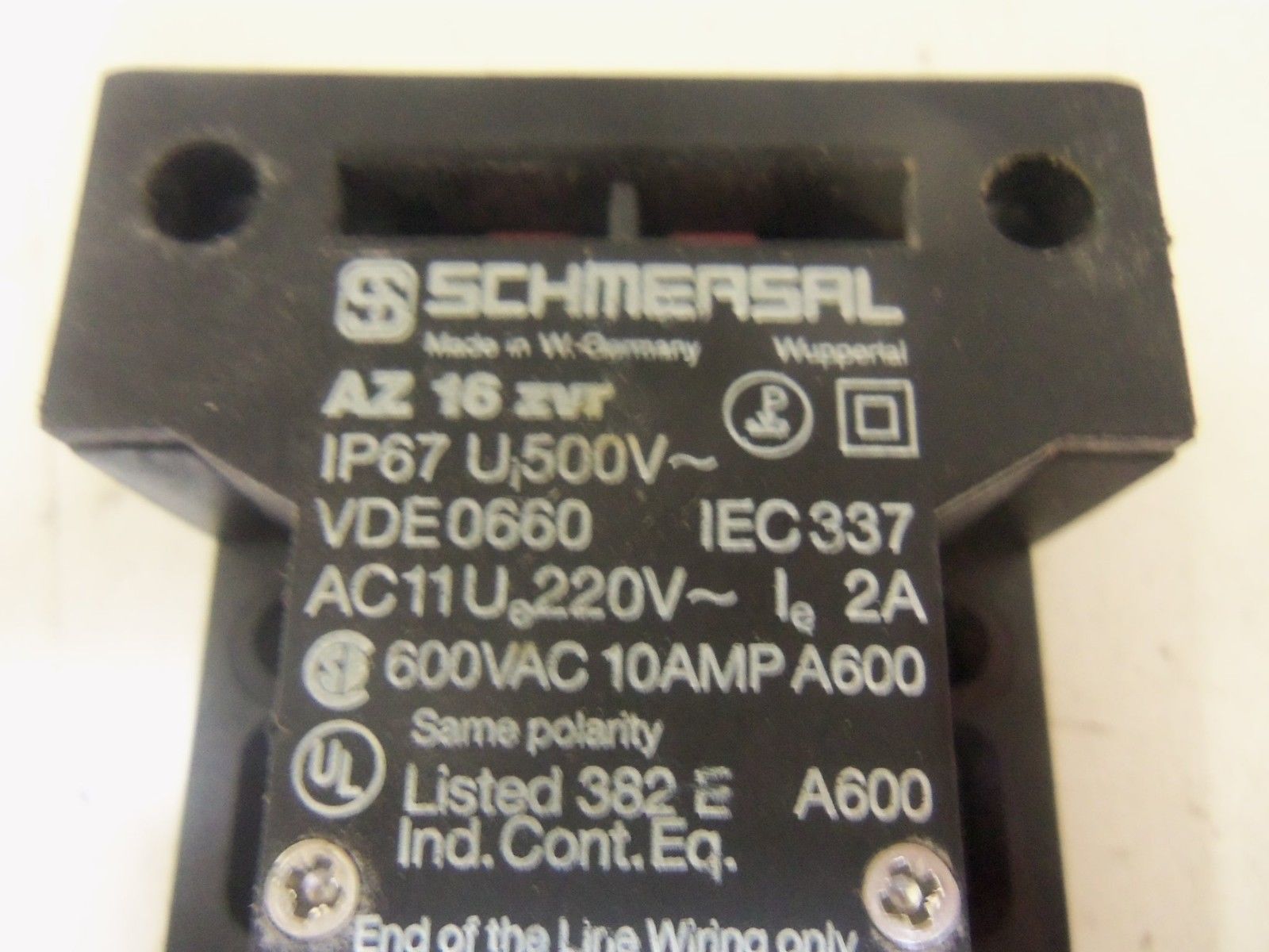 SCHMERSAL AZ16ZVR SAFETY INTERLOCK SWITCH *USED*