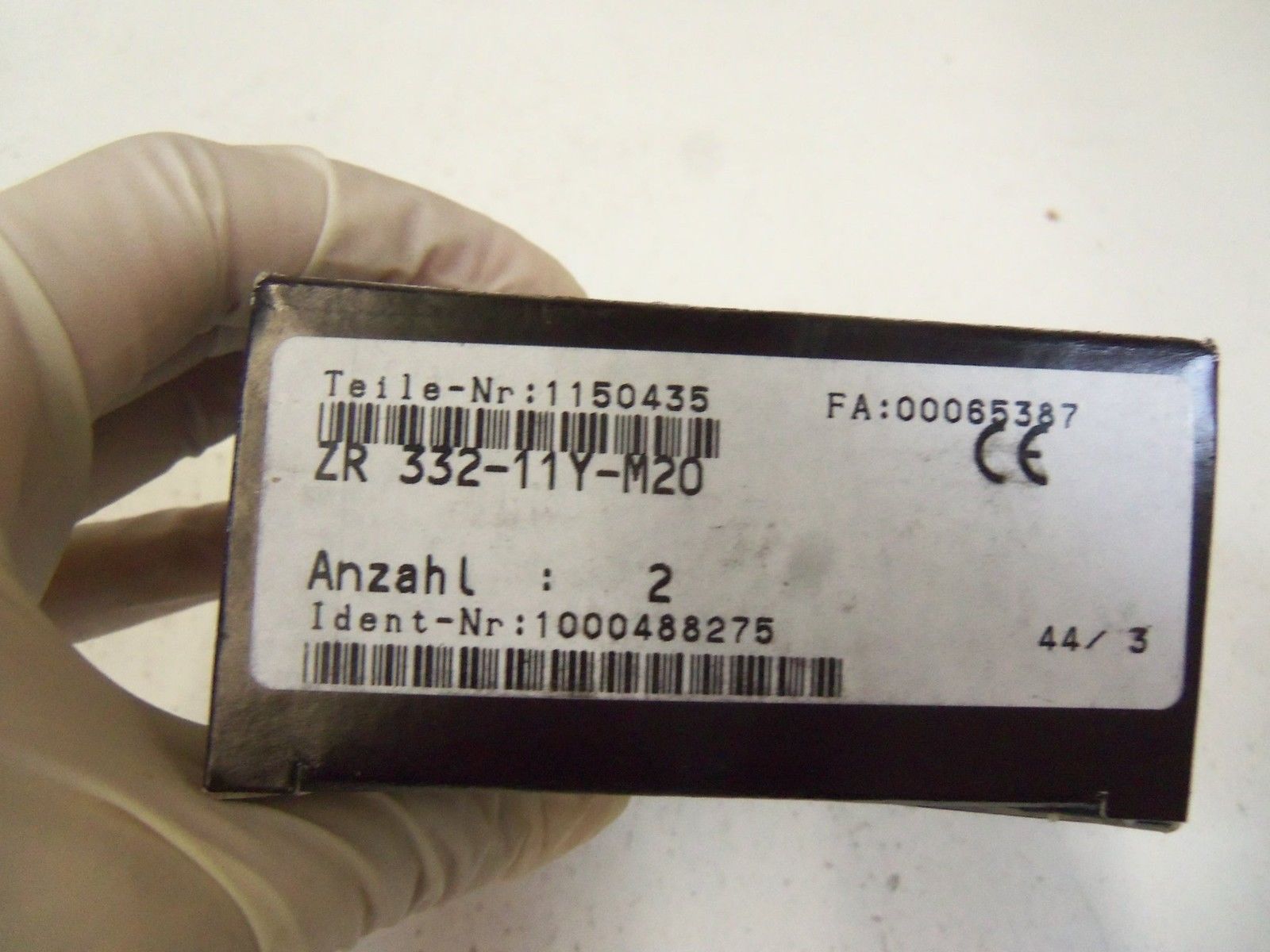 LOT OF 2 SCHMERSAL ZR 322-11y-M20 *NEW IN BOX*