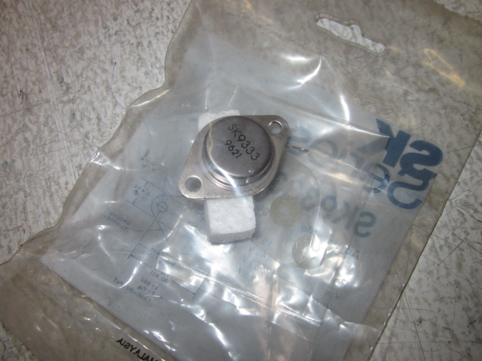 LOT OF 2 SK SERIES SK9333 ADJUSTABLE VOLTAGE REGULATOR *NEW IN A FACTORY BAG*