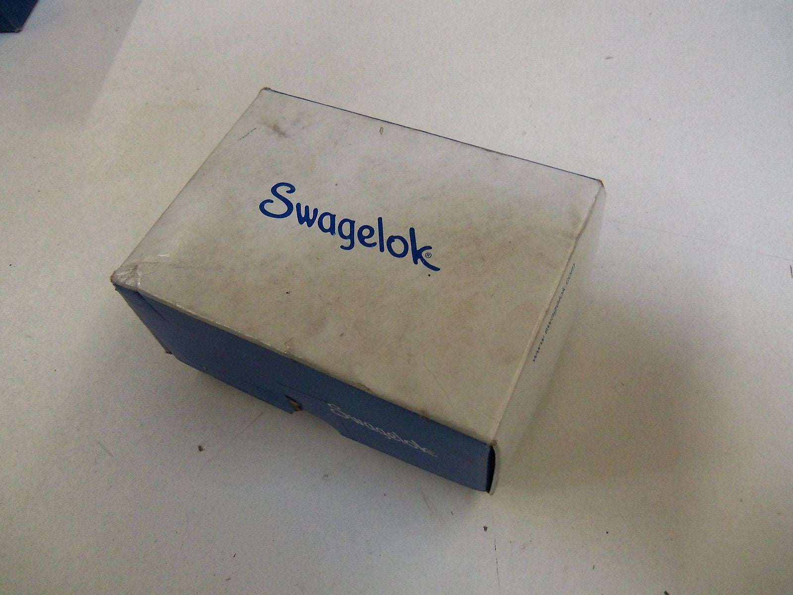 LOT OF 2 SWAGELOK SS-CHS4-EP-10 VALVE *NEW IN BOX*