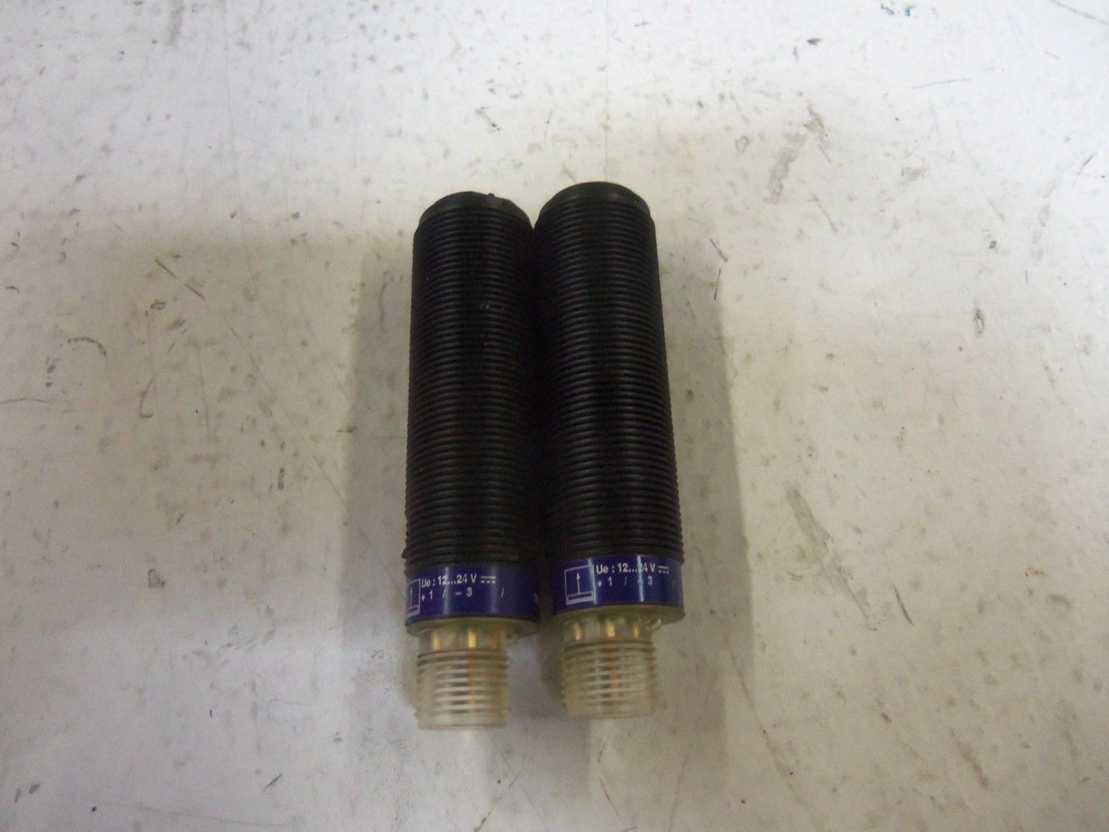 LOT OF 2 TELEMECANIQUE XU2-P18KP340D-T *USED*
