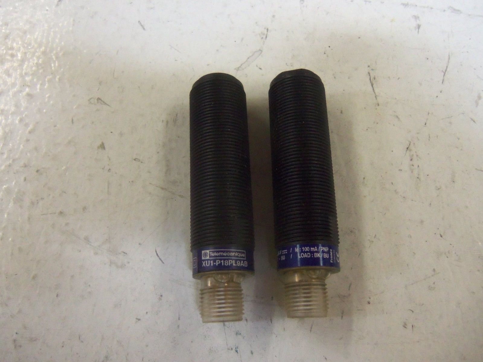 LOT OF 2 TELEMECANIQUE XU1-P18PL9AB *USED*