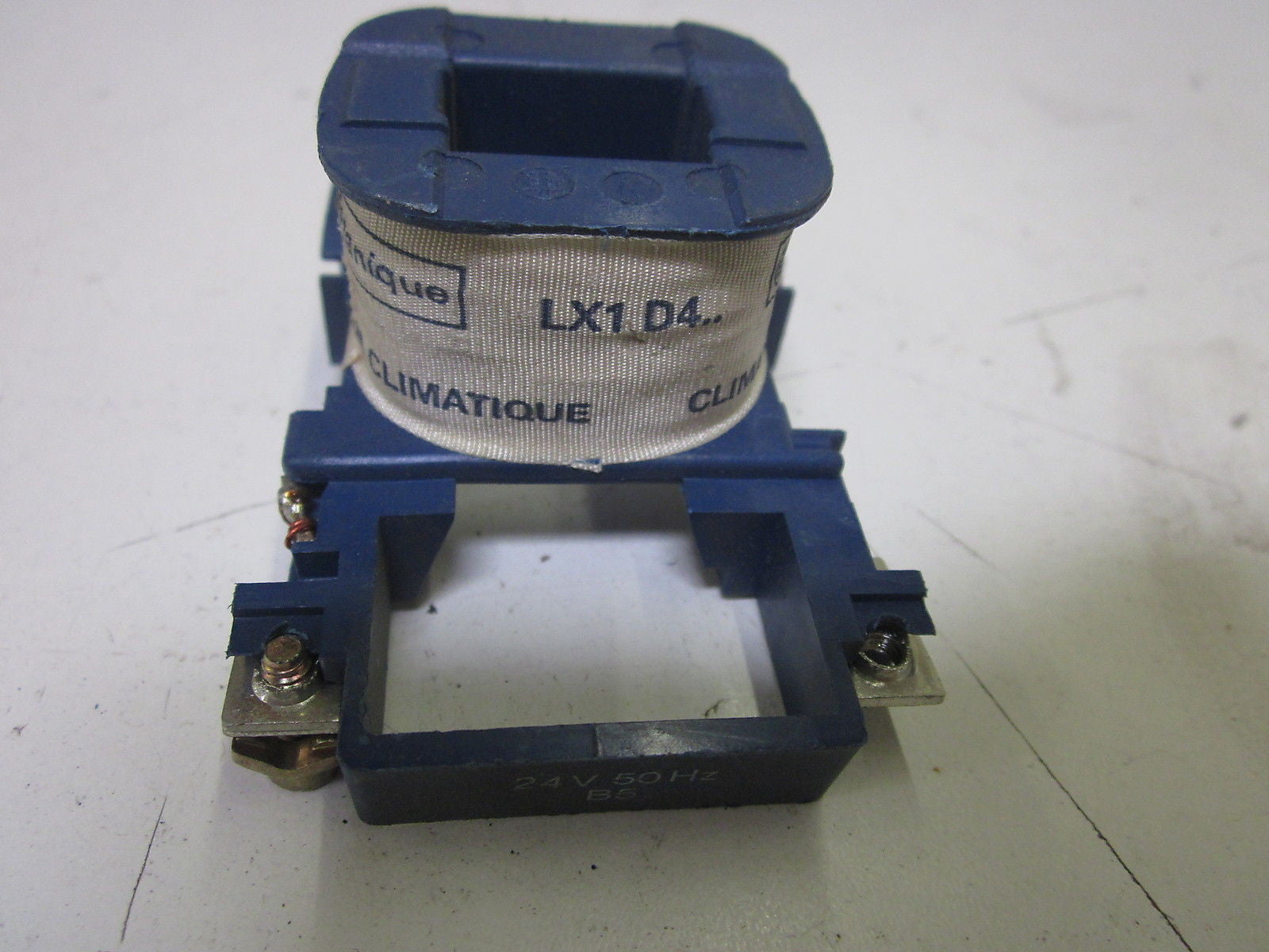 LOT OF 2 TELEMECANIQUE LX1D4.. 24V 50HZ B5 *NEW NO BOX*