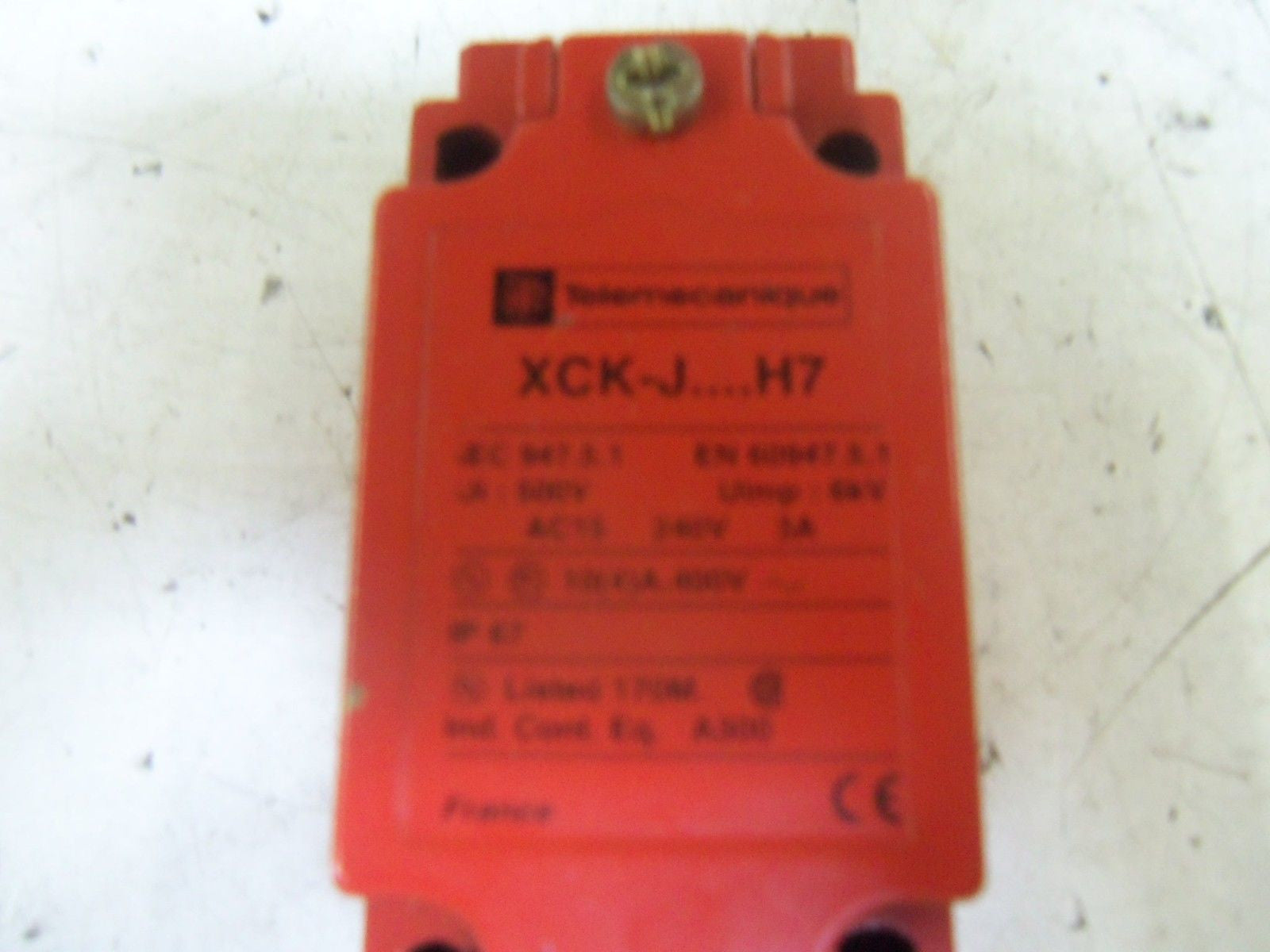 LOT OF 2 TELEMECANIQUE XCK-J59H7 *USED*