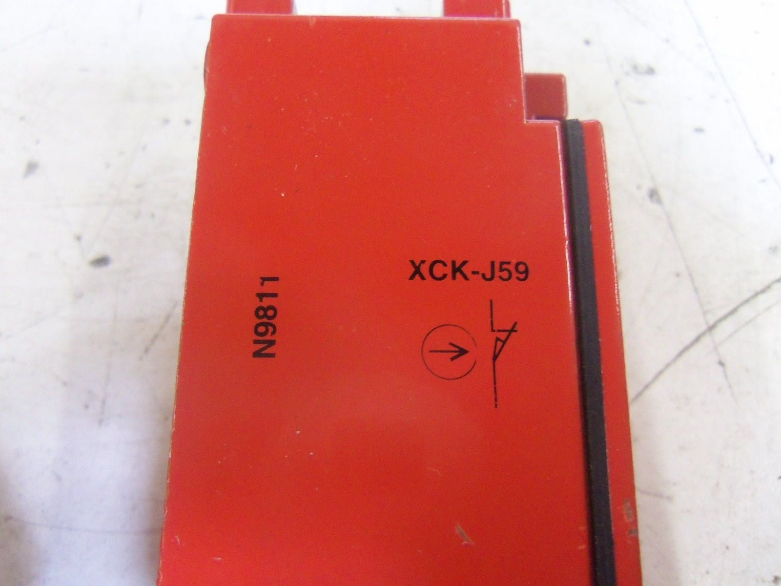 LOT OF 2 TELEMECANIQUE XCK-J59H7 *USED*