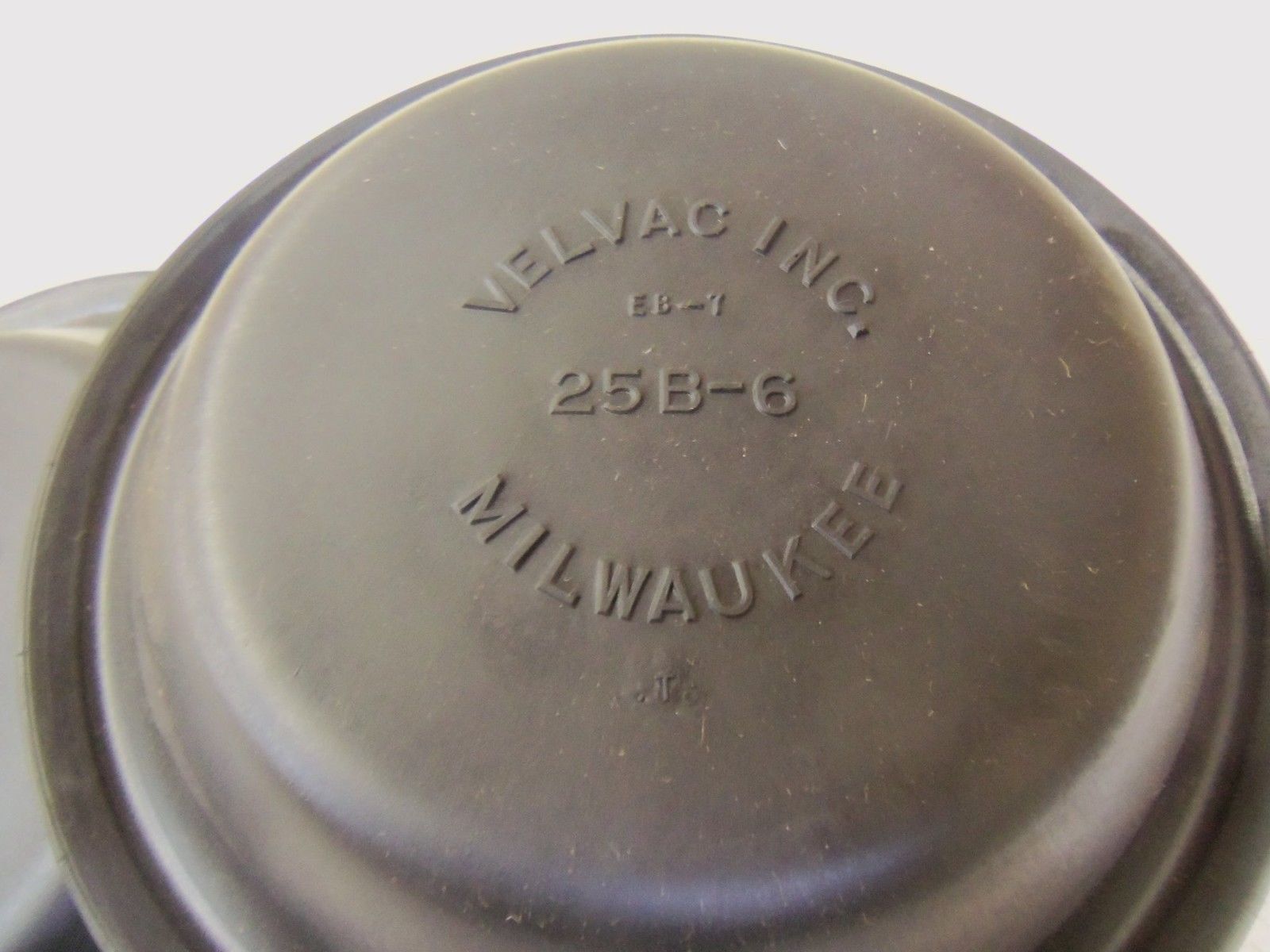 LOT OF 2 VELVAC INC. 25B-6 *NEW NO BOX*