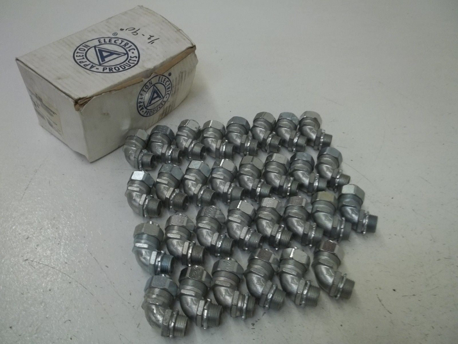 LOT OF 30 APPLETON ST-9050 1/2" MALL IRON ST CONNECTOR-90 *NEW IN BOX*