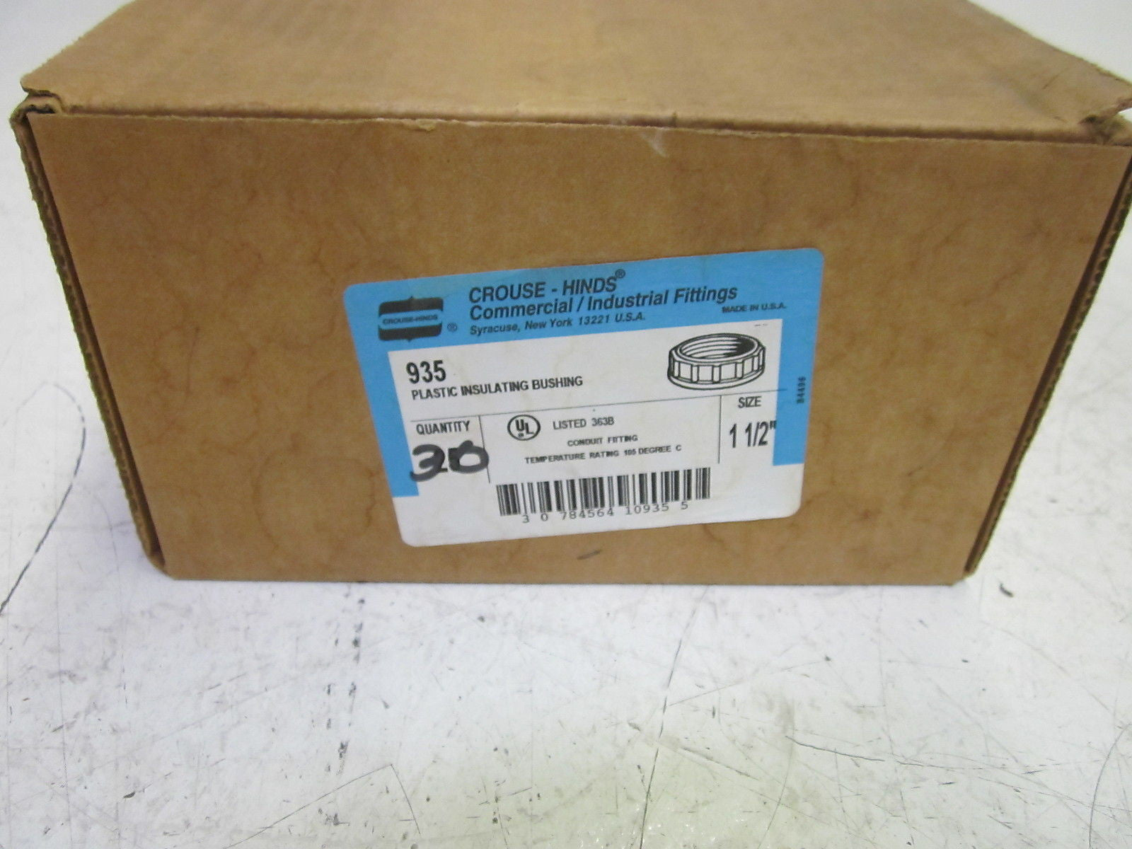 LOT OF 30 CROUSE-HINDS 935 PLASTIC INSULATING BUSHING *NEW IN BOX*