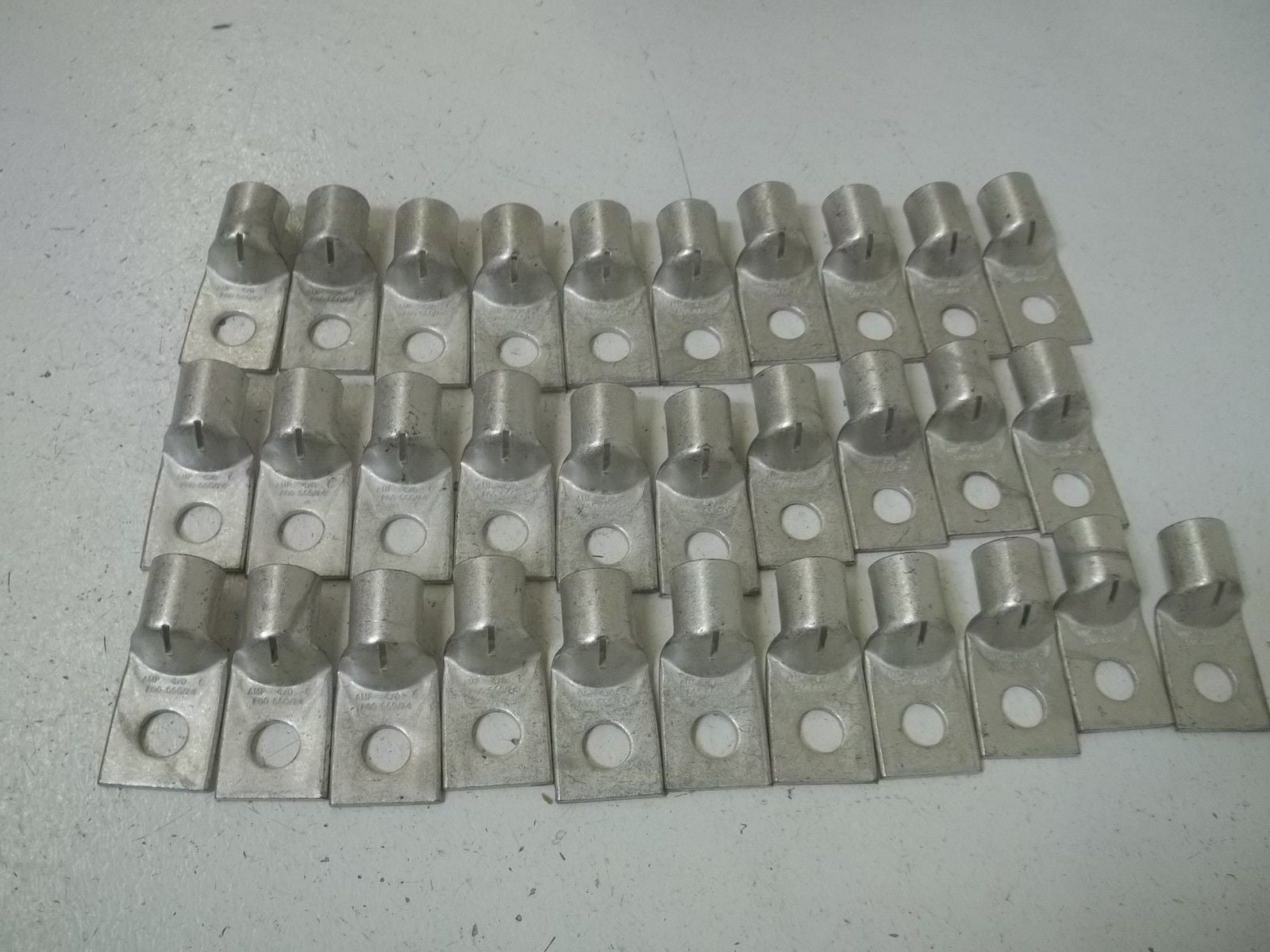 LOT OF 31  AMP 325605 ELECTRICAL CONNECTORS *NEW IN BOX*