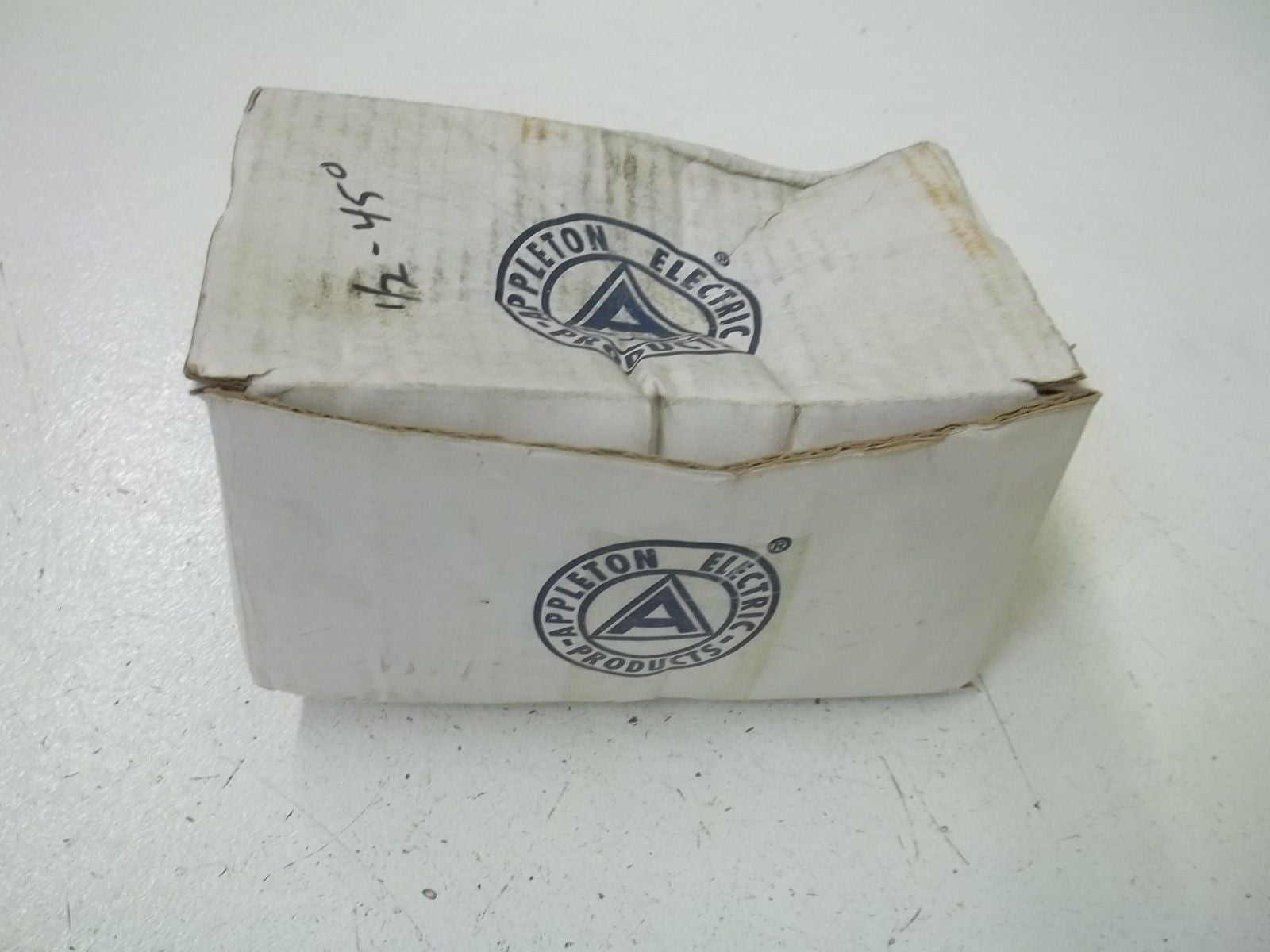 LOT OF 34 APPLETON ST-4550 1/2" MALL IRON ST 45 DEG. CONN. *NEW IN  A BOX*