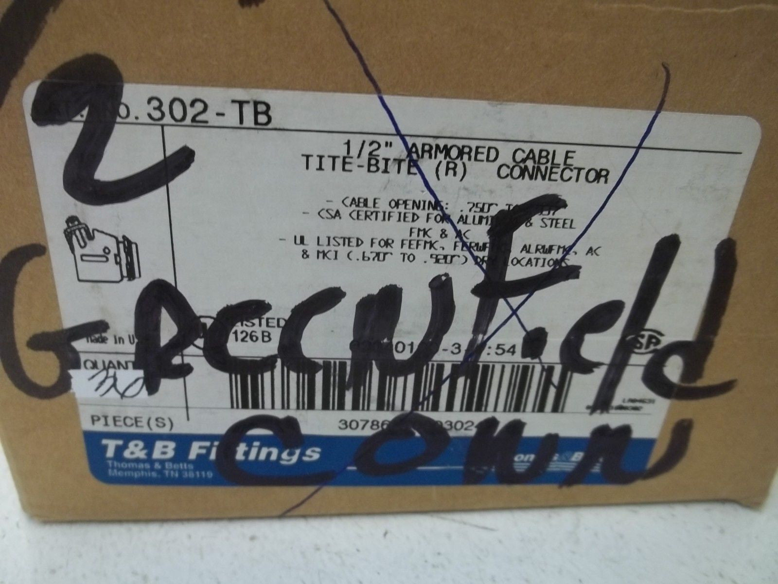 LOT OF 36 THOMAS & BETTS 302-TB 1/2" ARMORED CABLE CONNECTOR *NEW IN BOX*