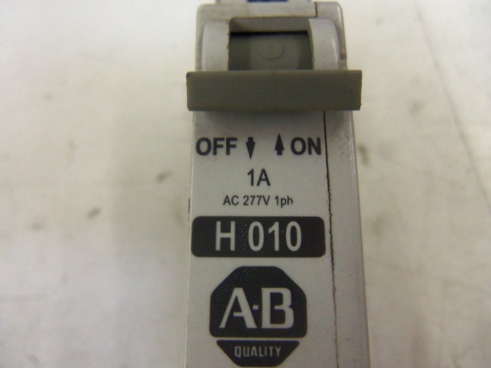 ALLEN BRADLEY 1492-CB1H010 SER. C CIRCUIT BREAKER 1A *USED*